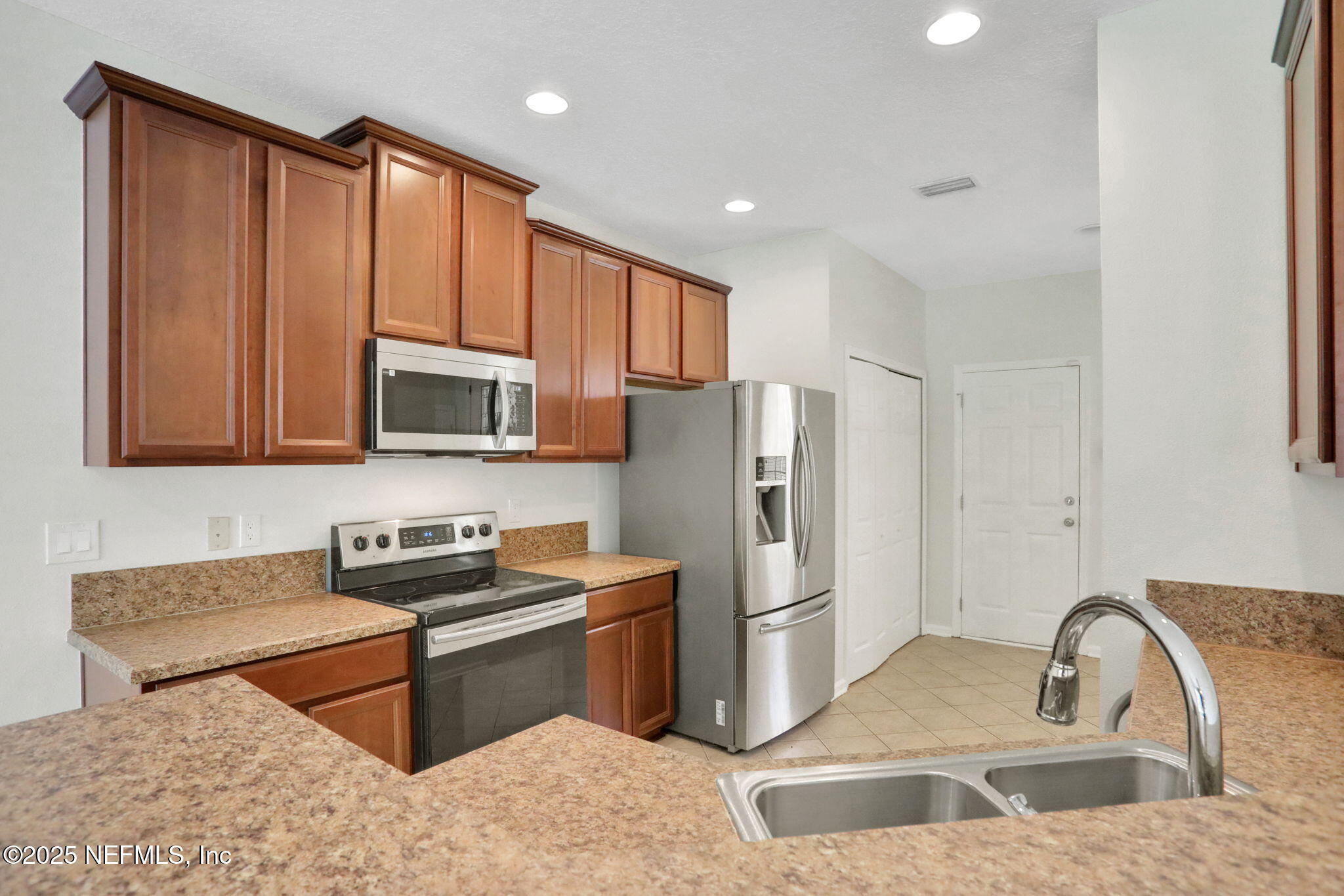 3875 BUCKTHORNE Drive, C