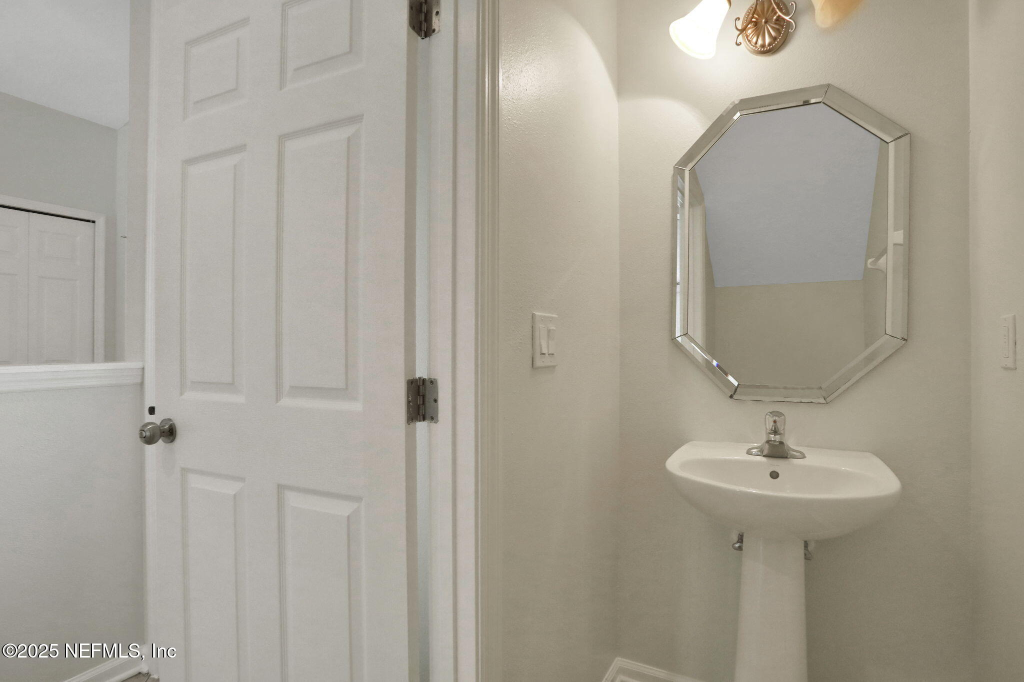 3875 BUCKTHORNE Drive, C