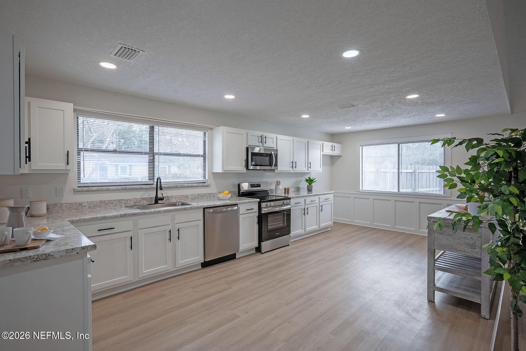 2451 RIDGECREST Avenue