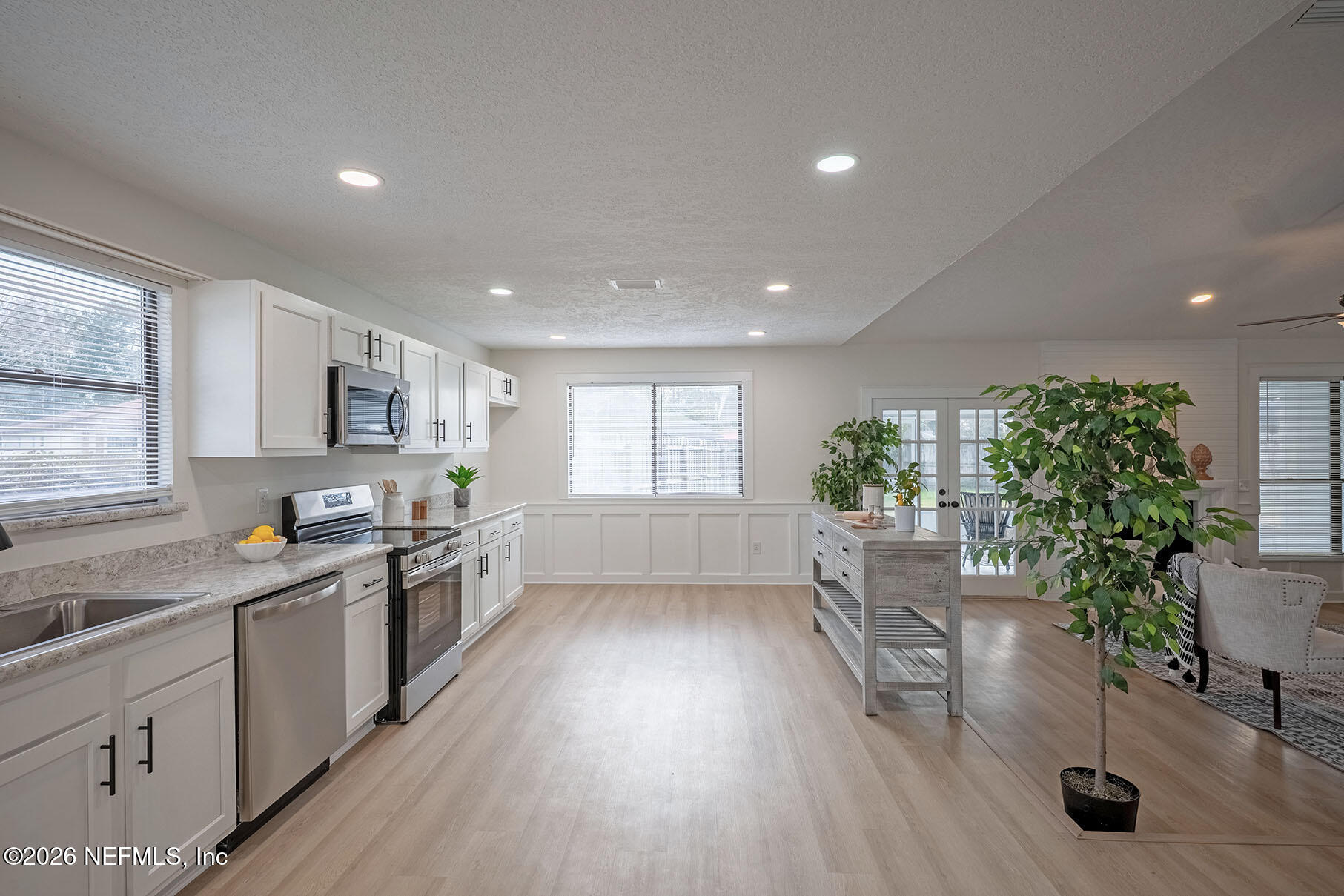 2451 RIDGECREST Avenue