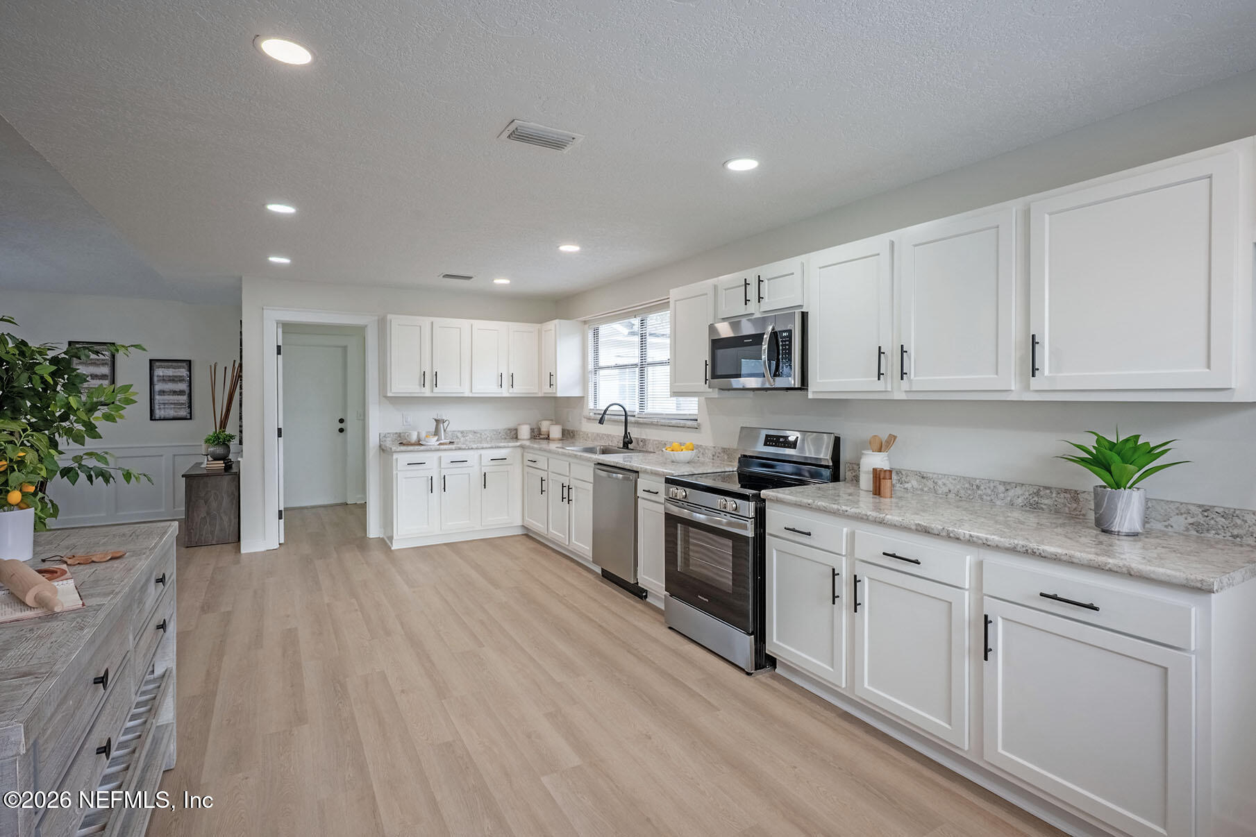 2451 RIDGECREST Avenue