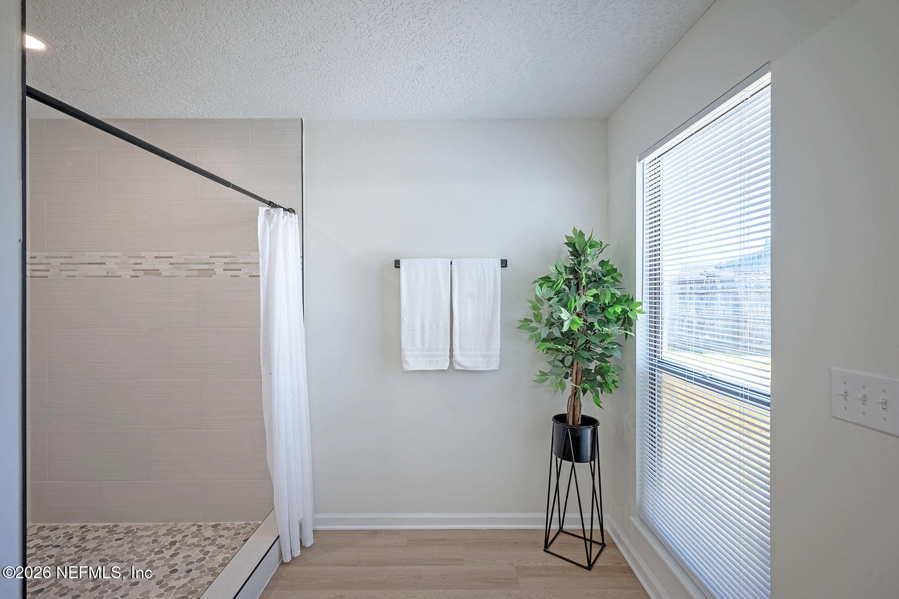 2451 RIDGECREST Avenue