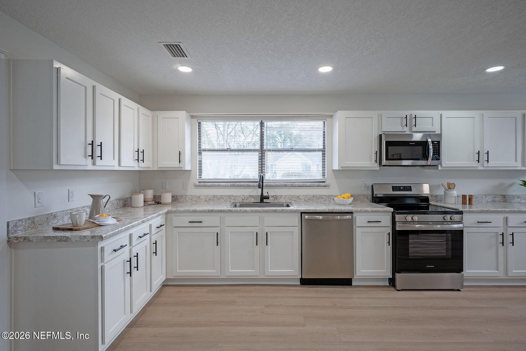 2451 RIDGECREST Avenue