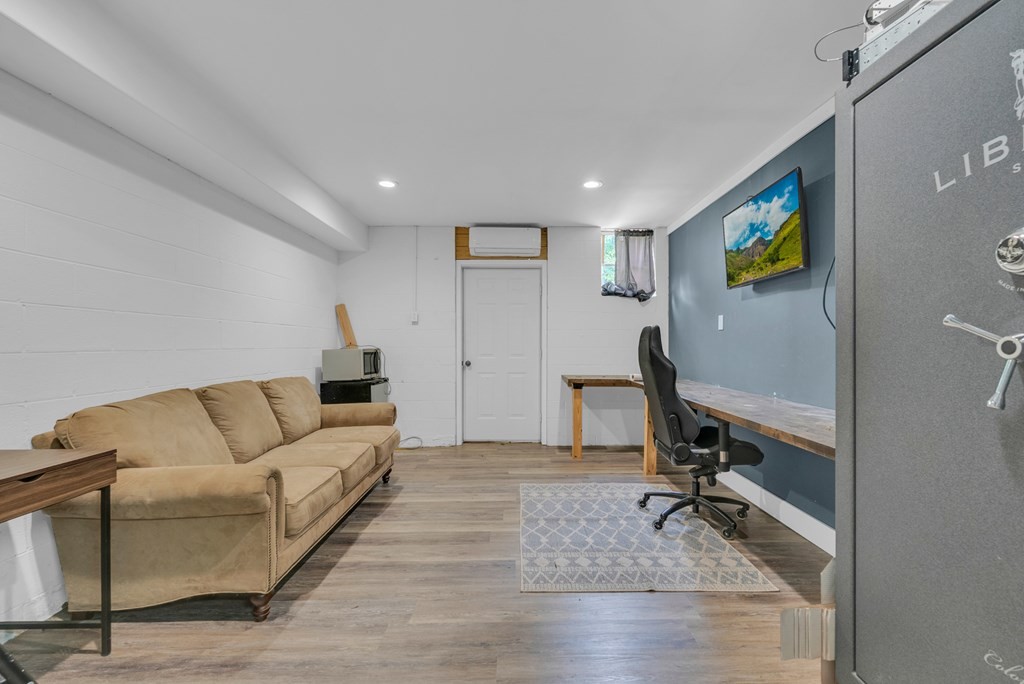 132 Judd Ln