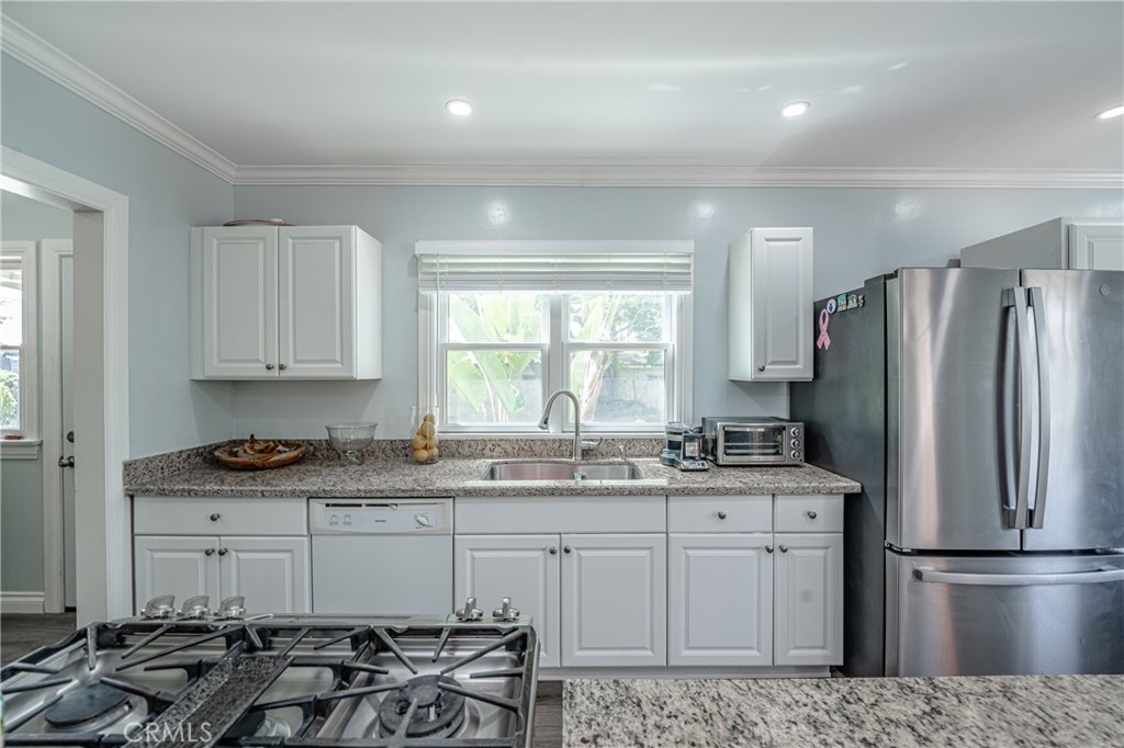 3631 N Arrowhead Avenue