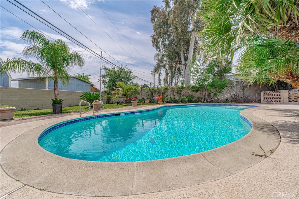 3631 N Arrowhead Avenue