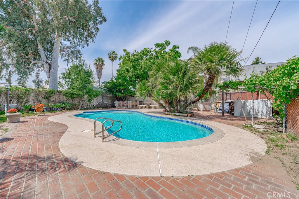 3631 N Arrowhead Avenue