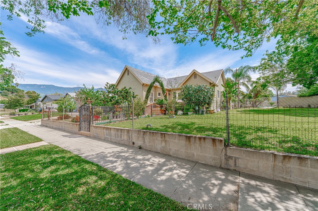 3631 N Arrowhead Avenue