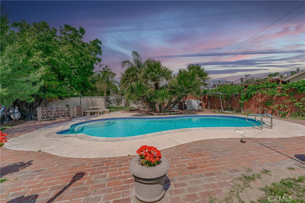 3631 N Arrowhead Avenue