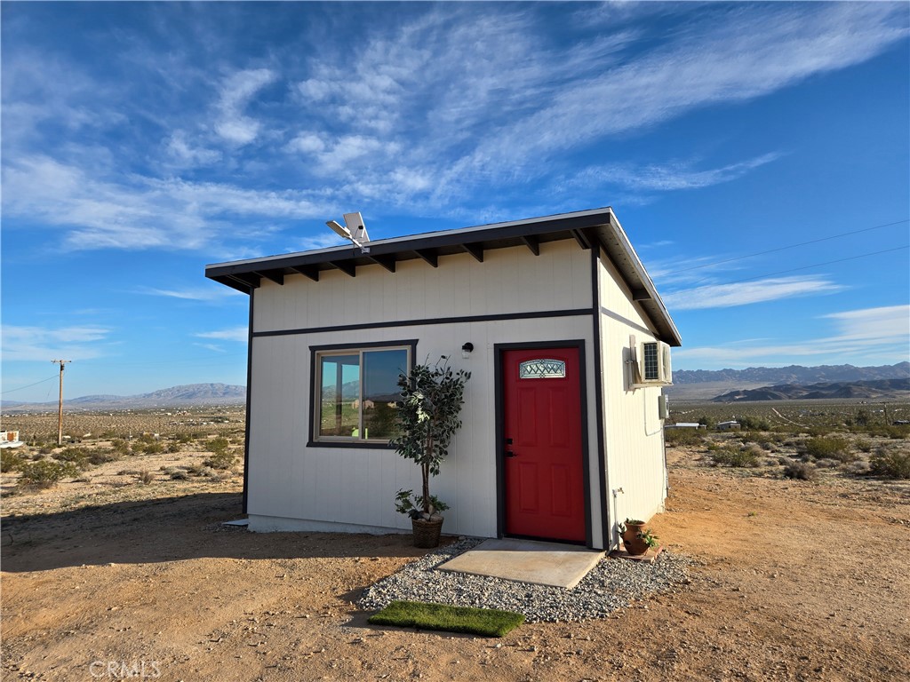 68243 Pioneer Trail