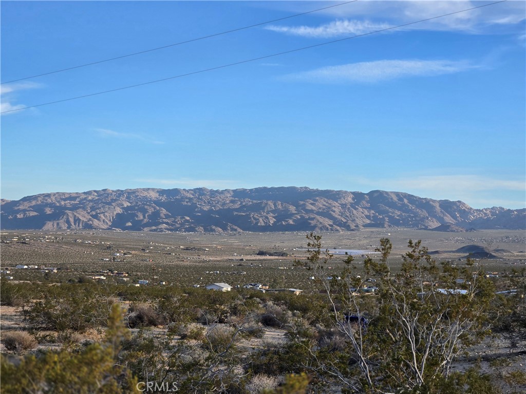 68243 Pioneer Trail
