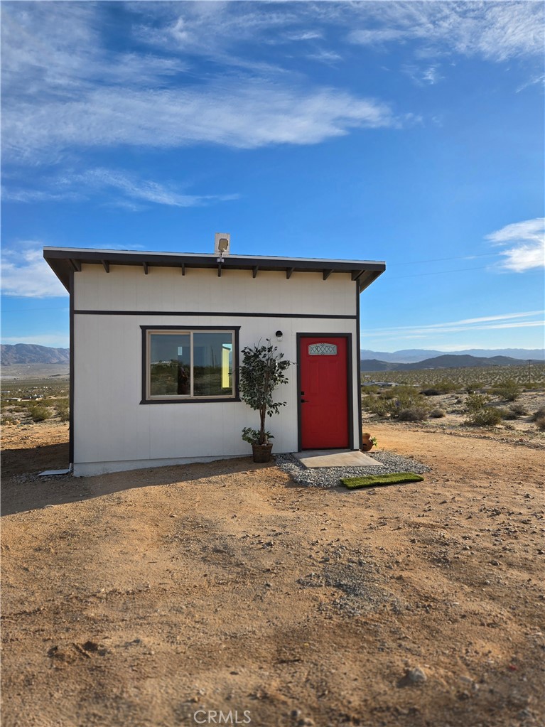 68243 Pioneer Trail
