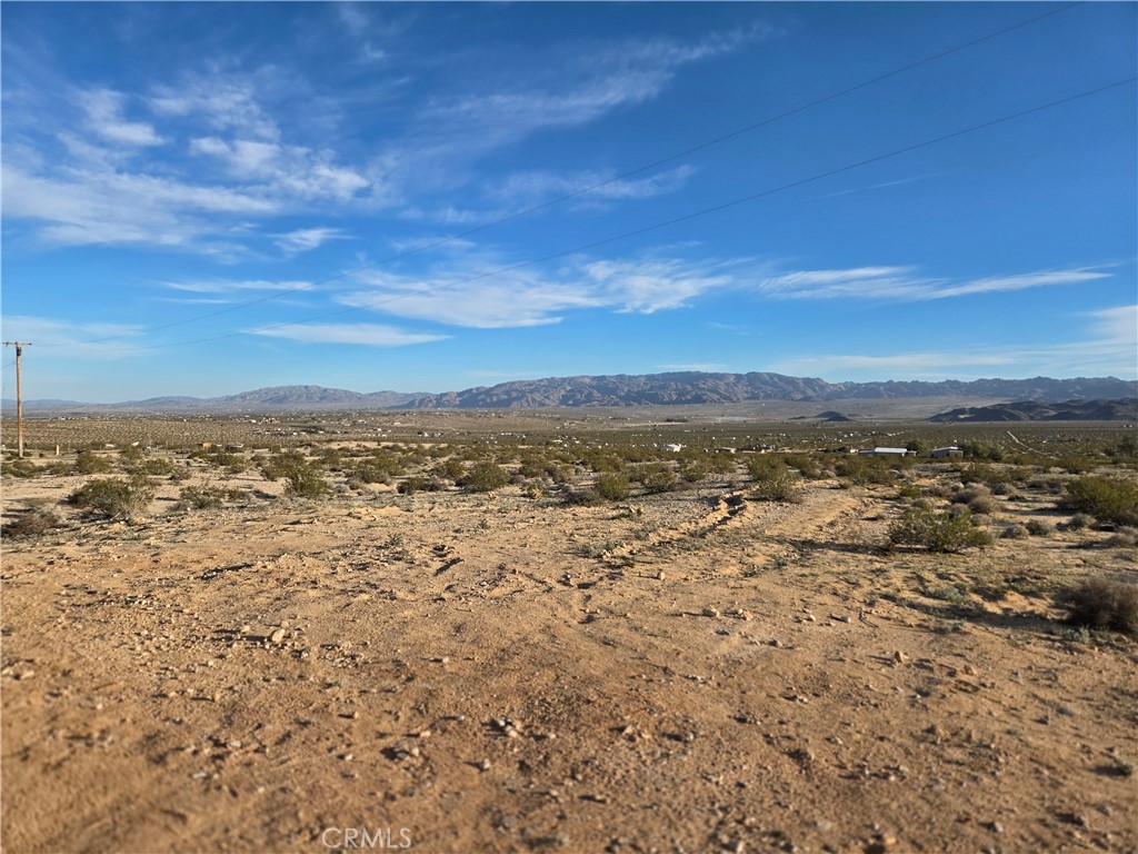 68243 Pioneer Trail