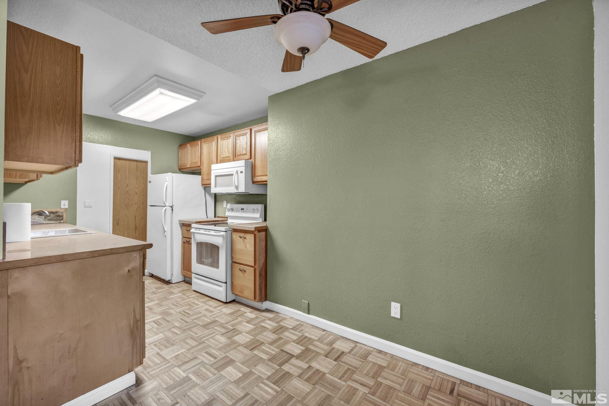 3865 E Leonesio Drive, F1