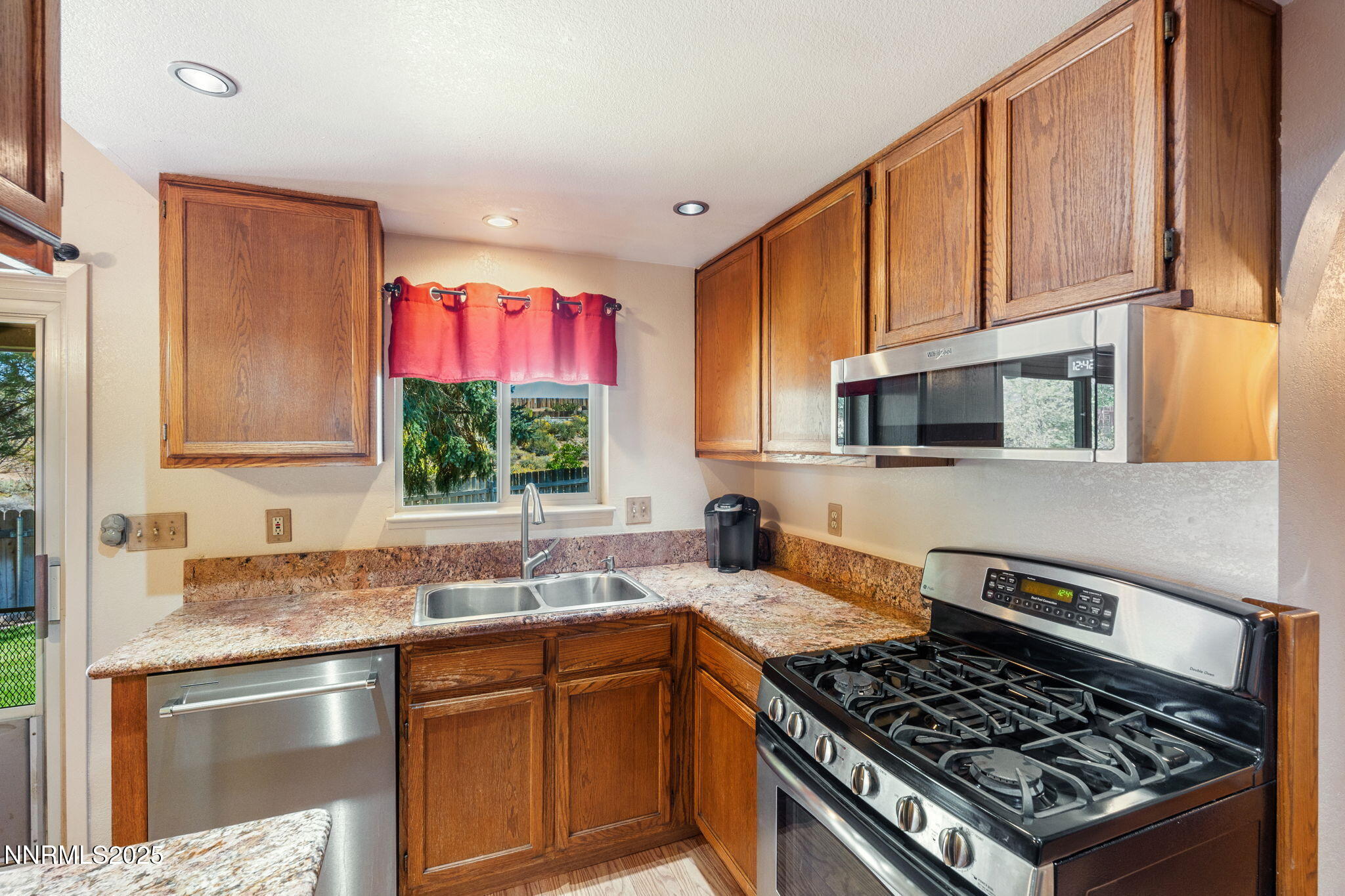 8678 Strutter Way