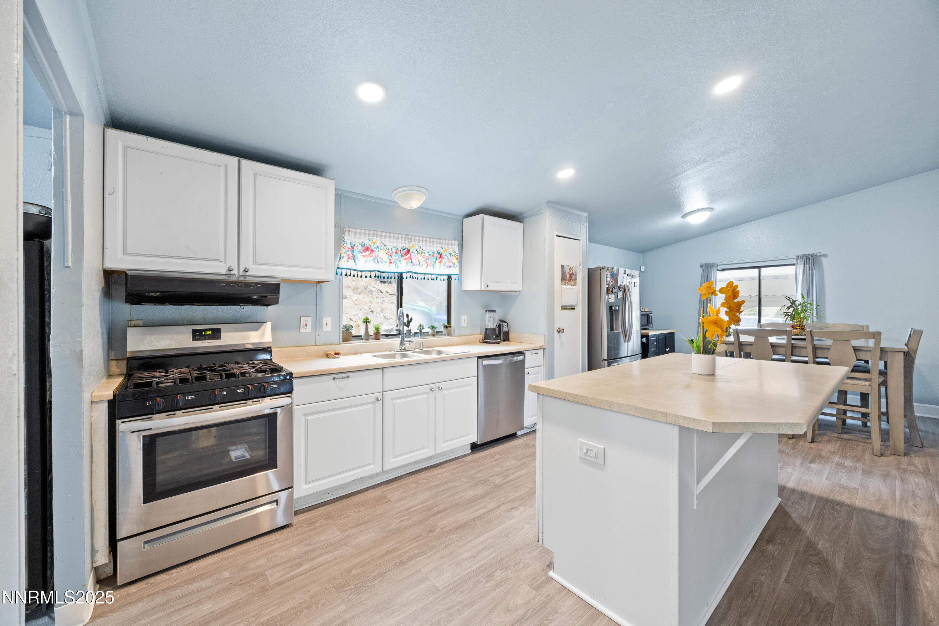 2735 Daffodil Way