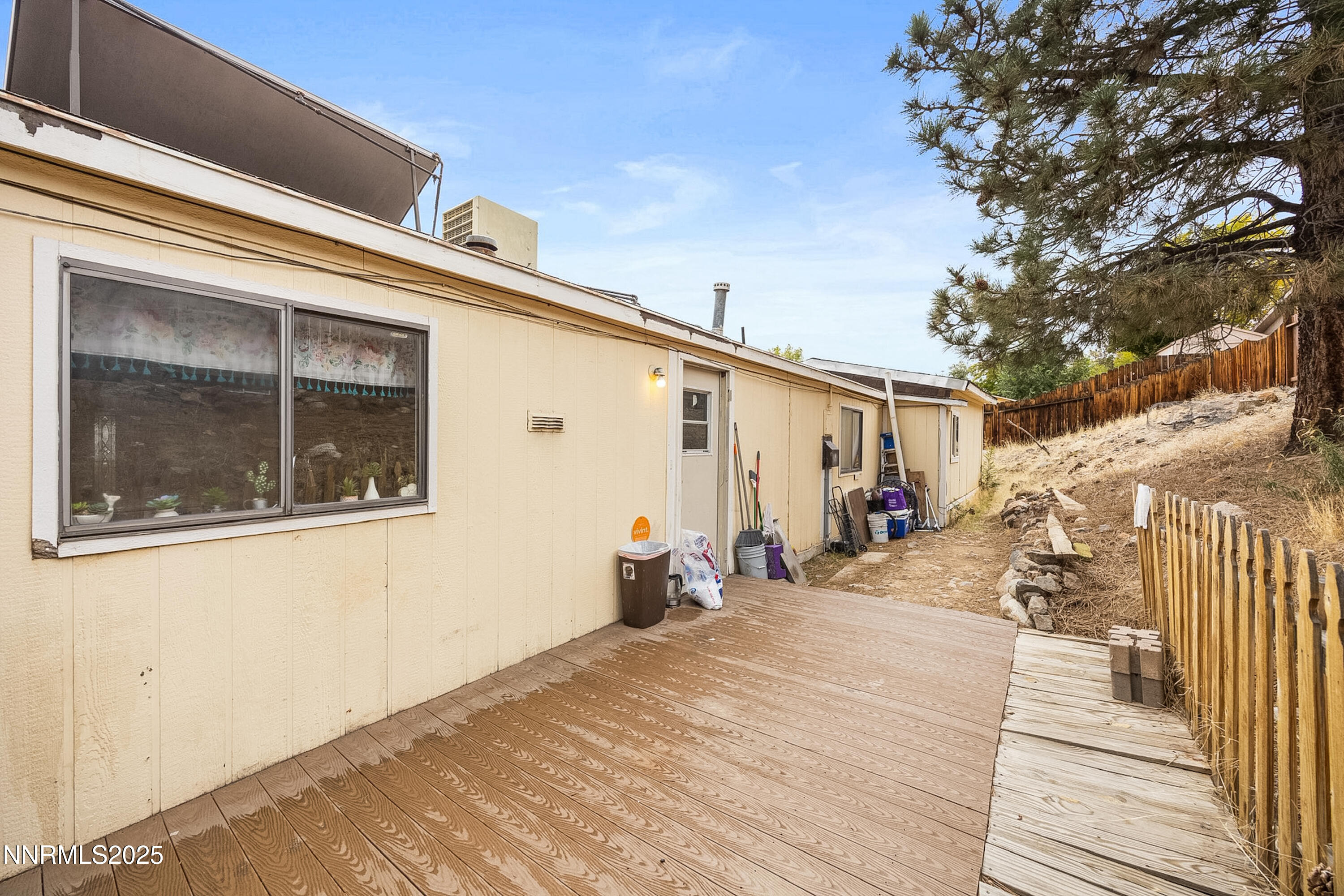 2735 Daffodil Way