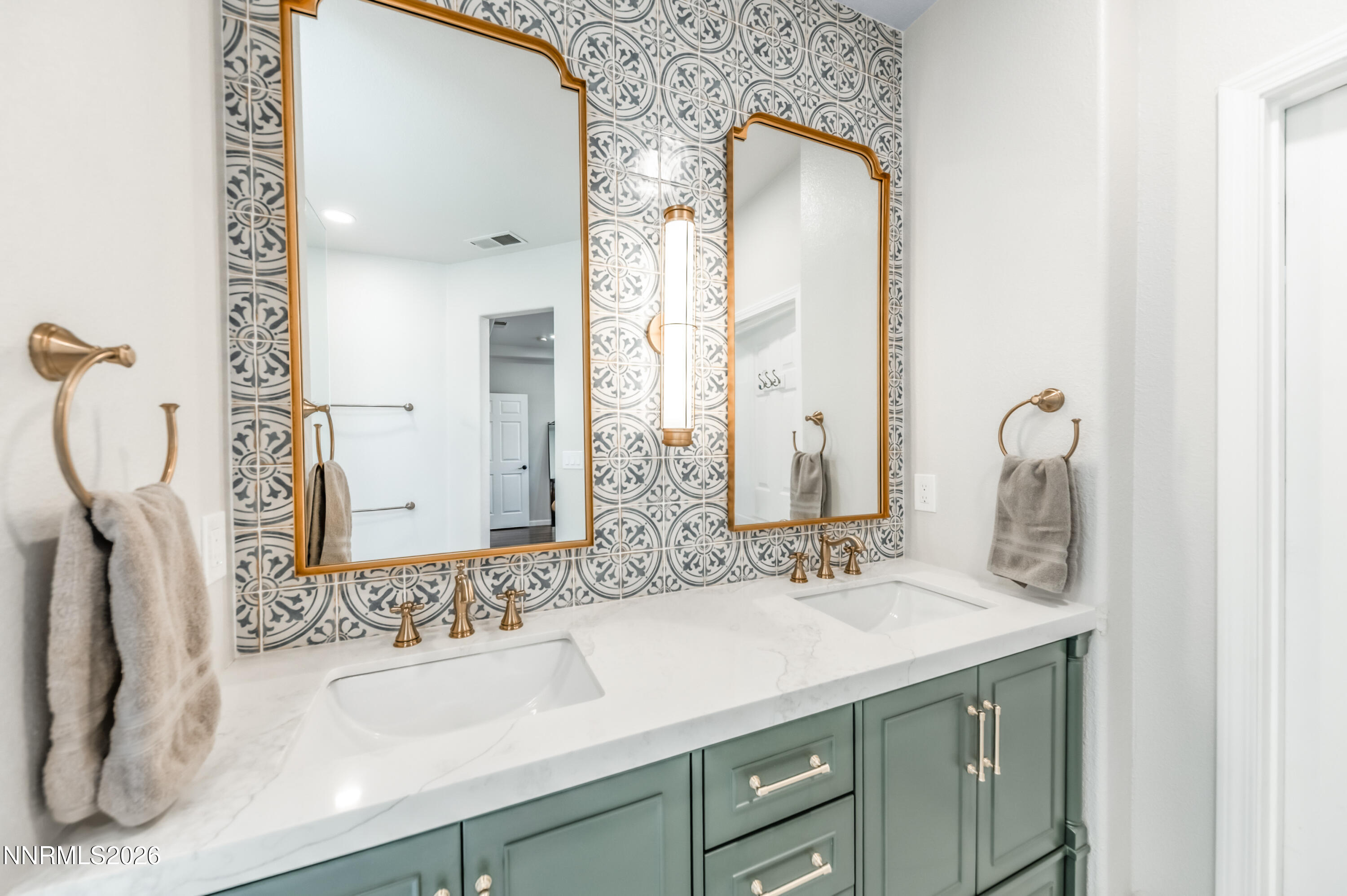 7705 Peavine Shadow Court