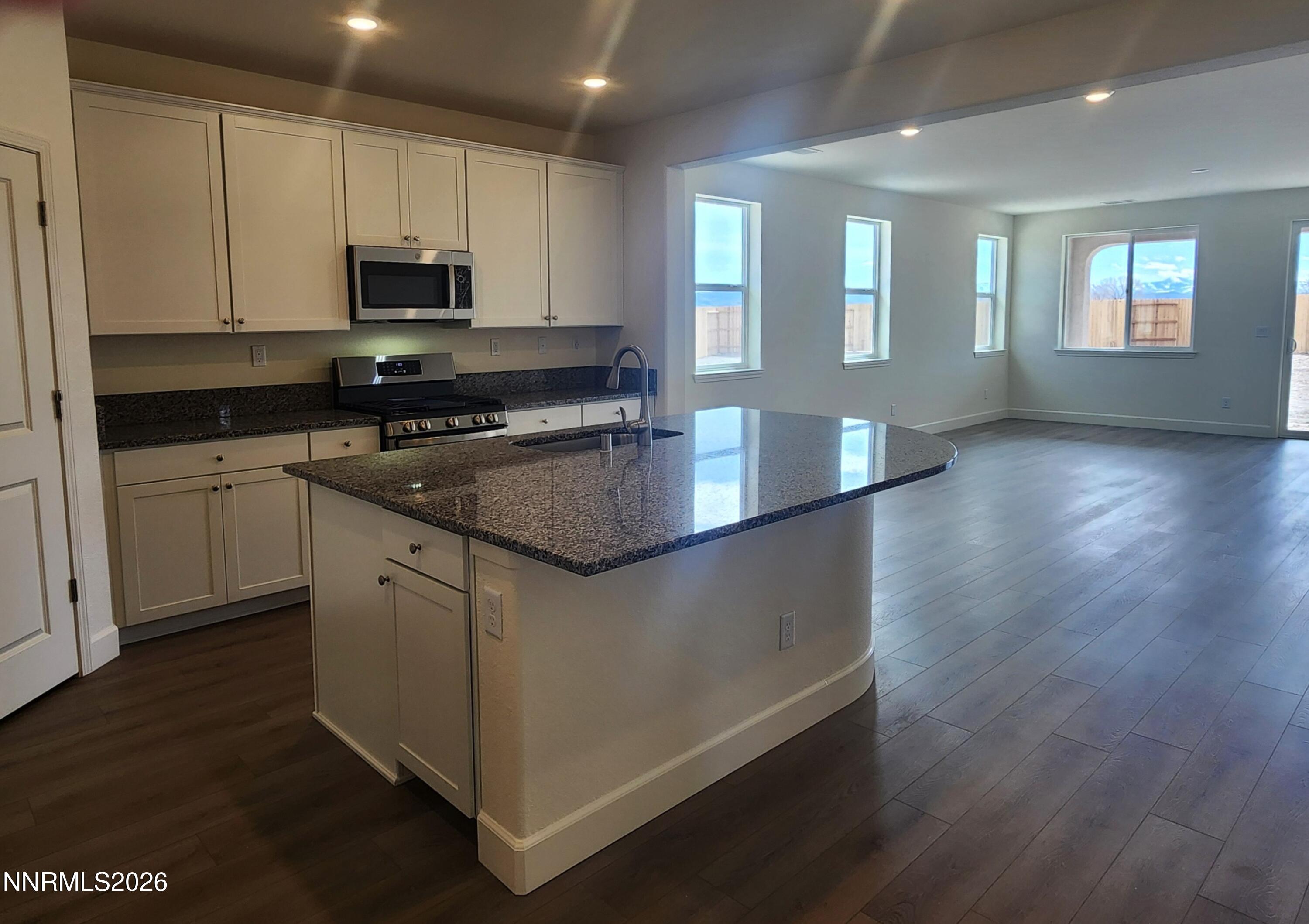 711 Daylily Lane
