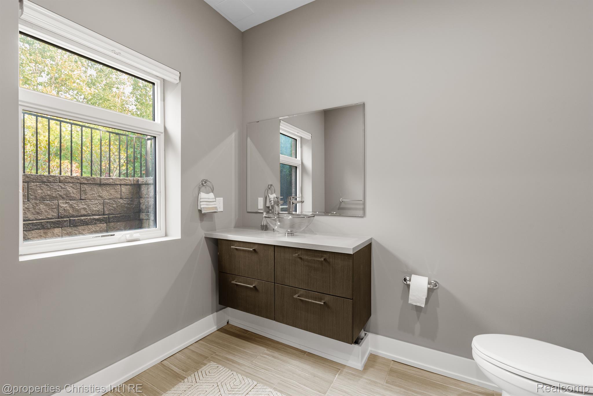 20796 RICHMOND Drive