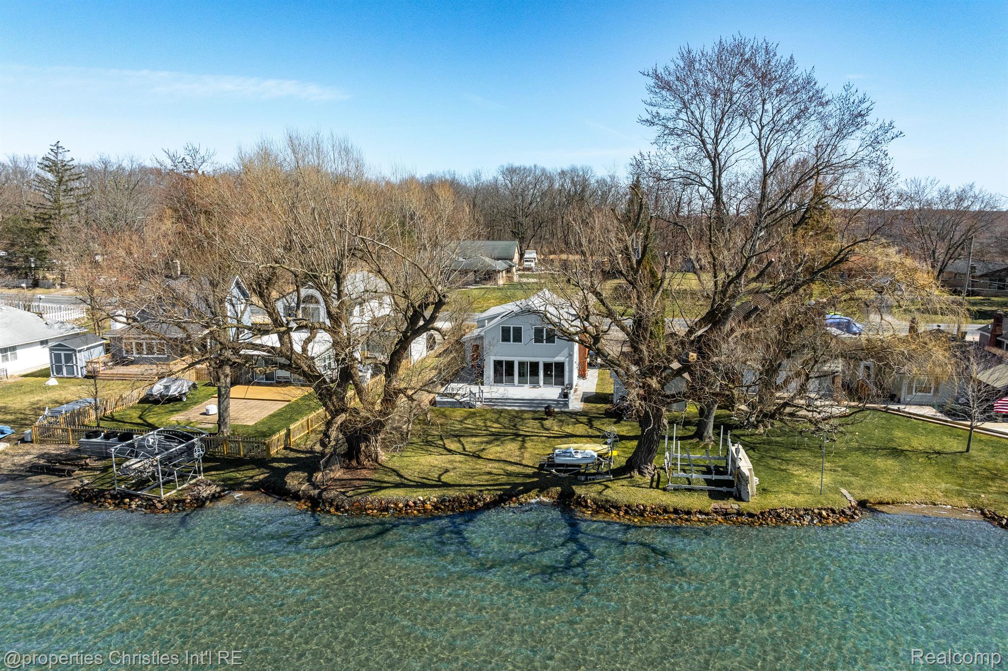 555 E SHORE Drive