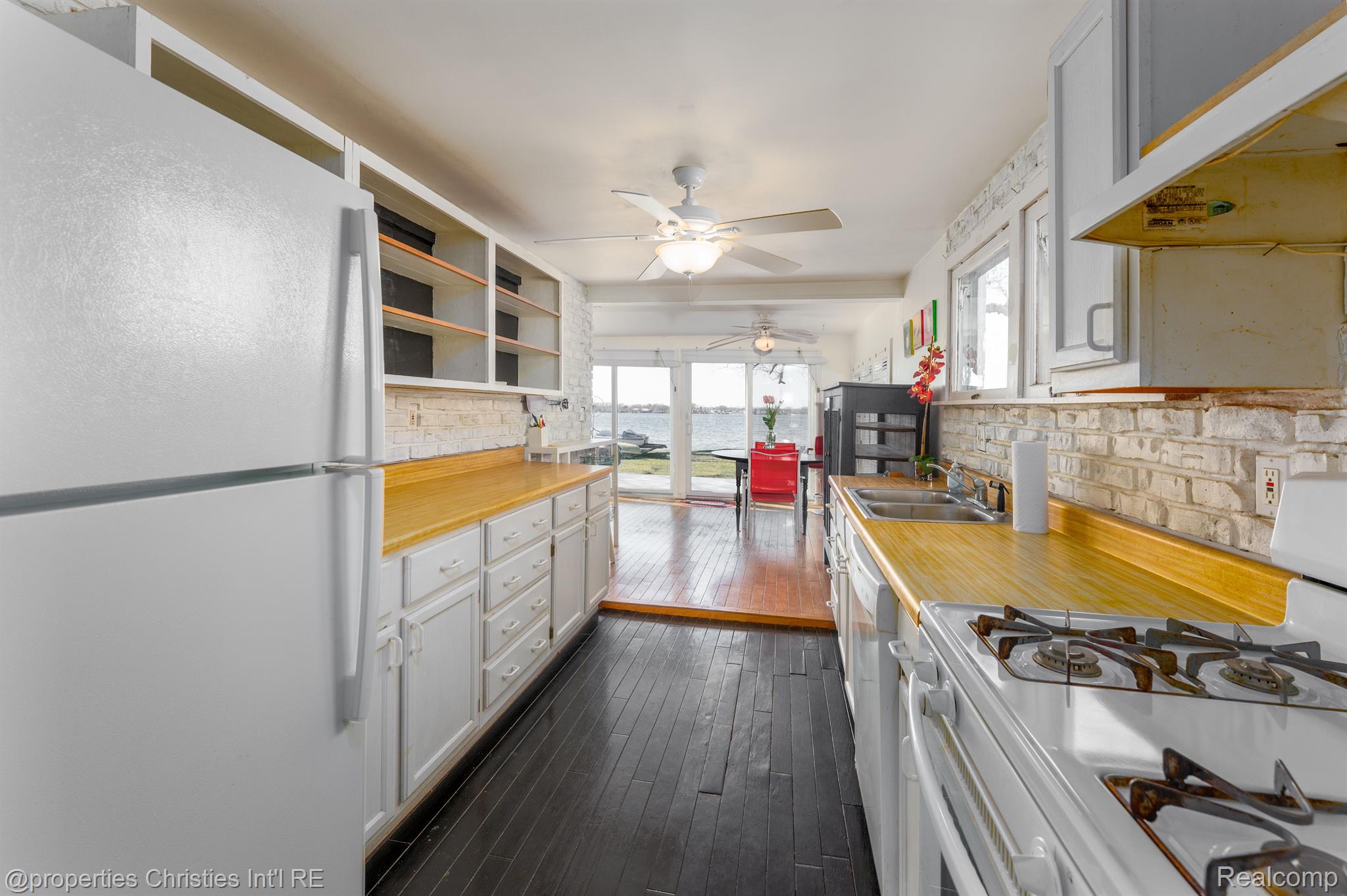 555 E SHORE Drive