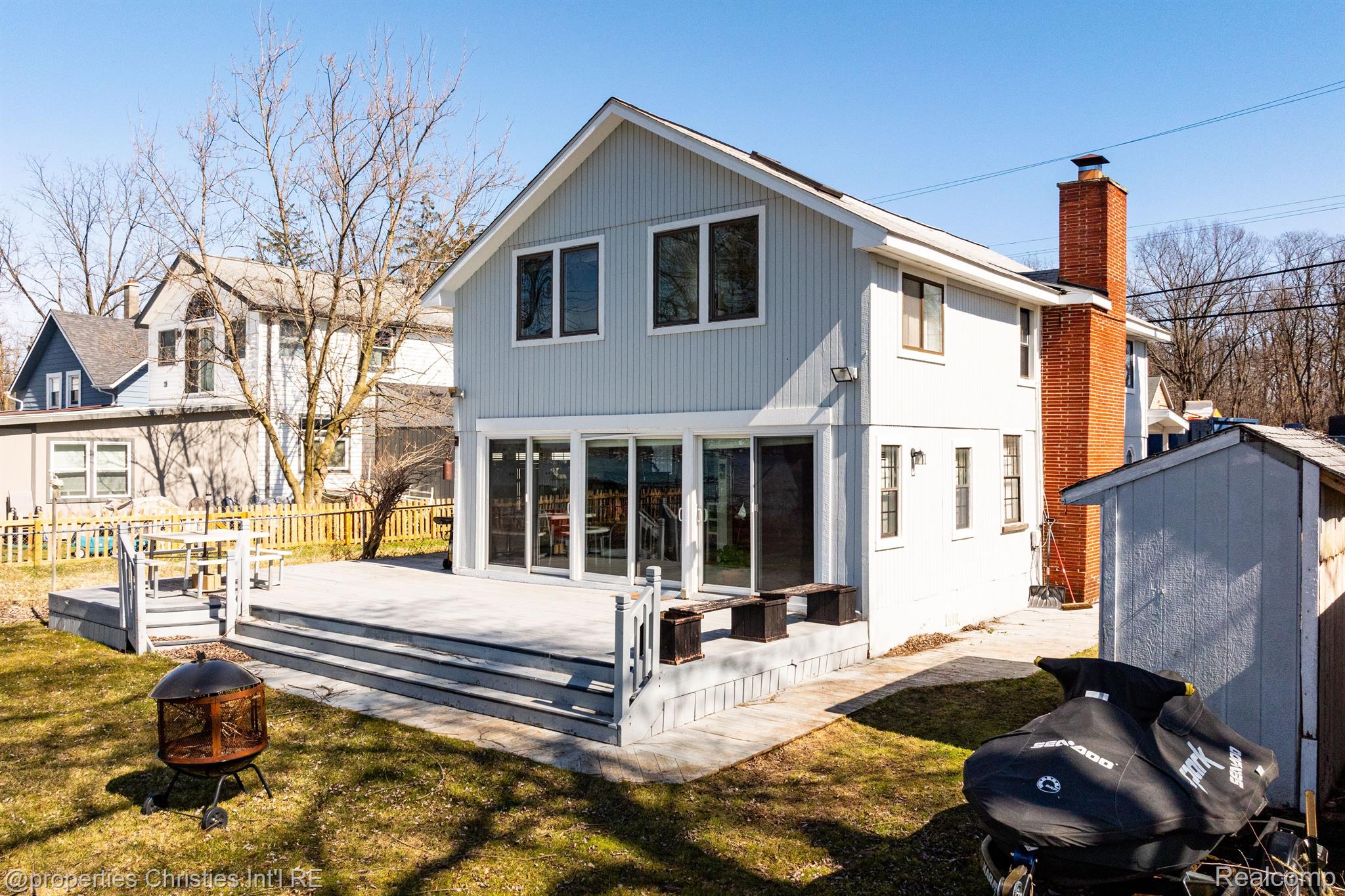 555 E SHORE Drive