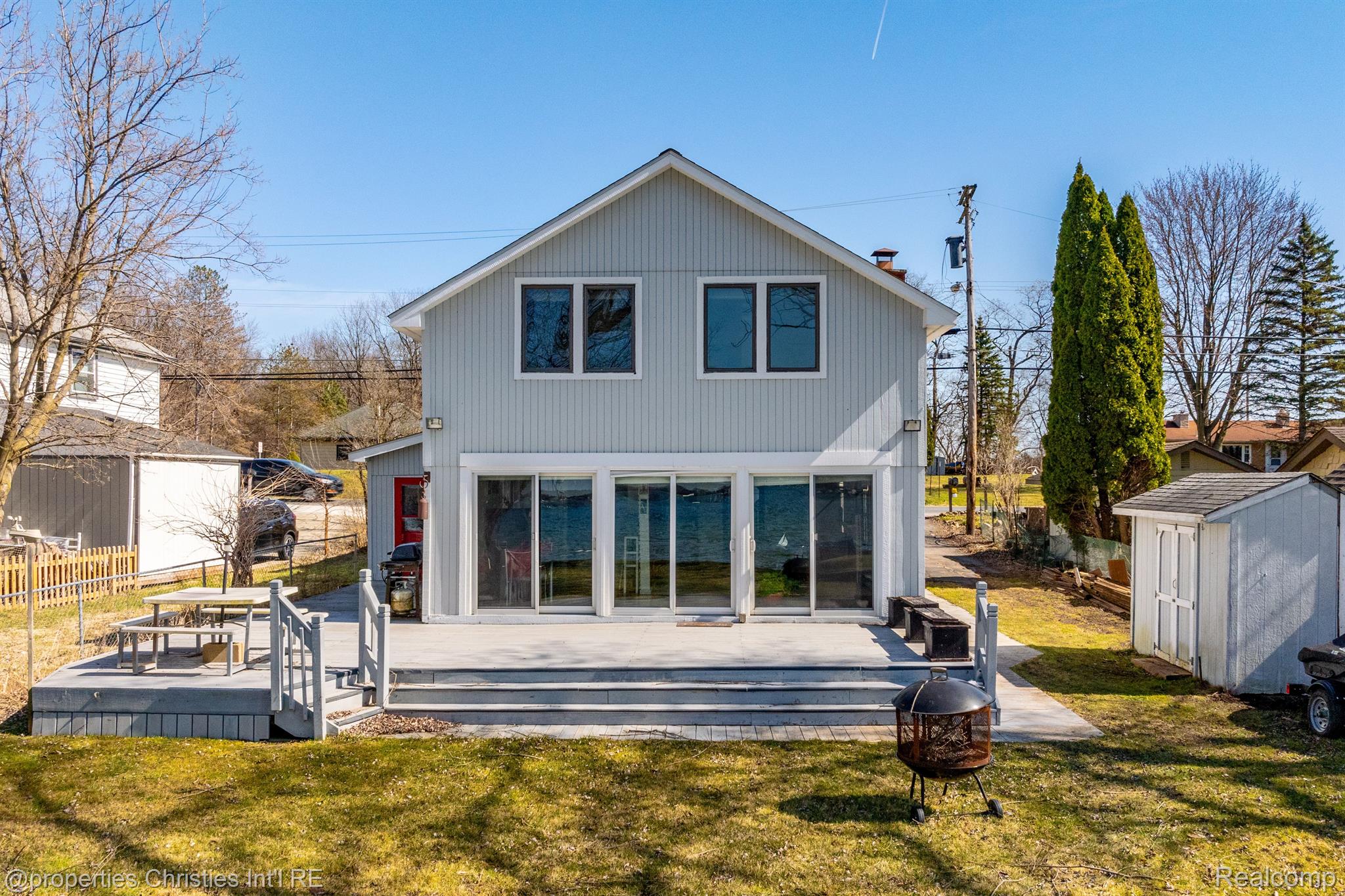 555 E SHORE Drive