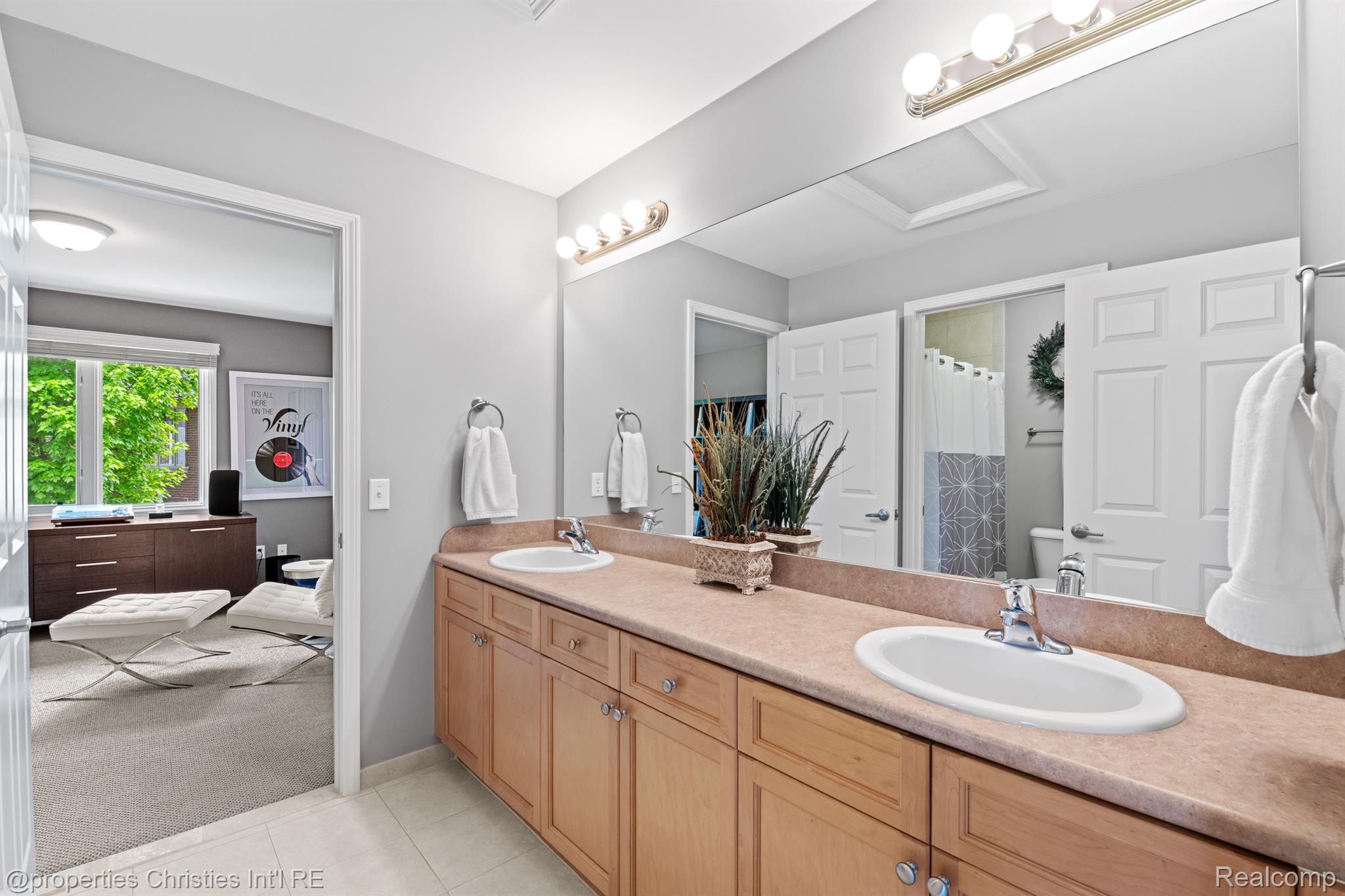 48415 BINGHAMPTON Drive