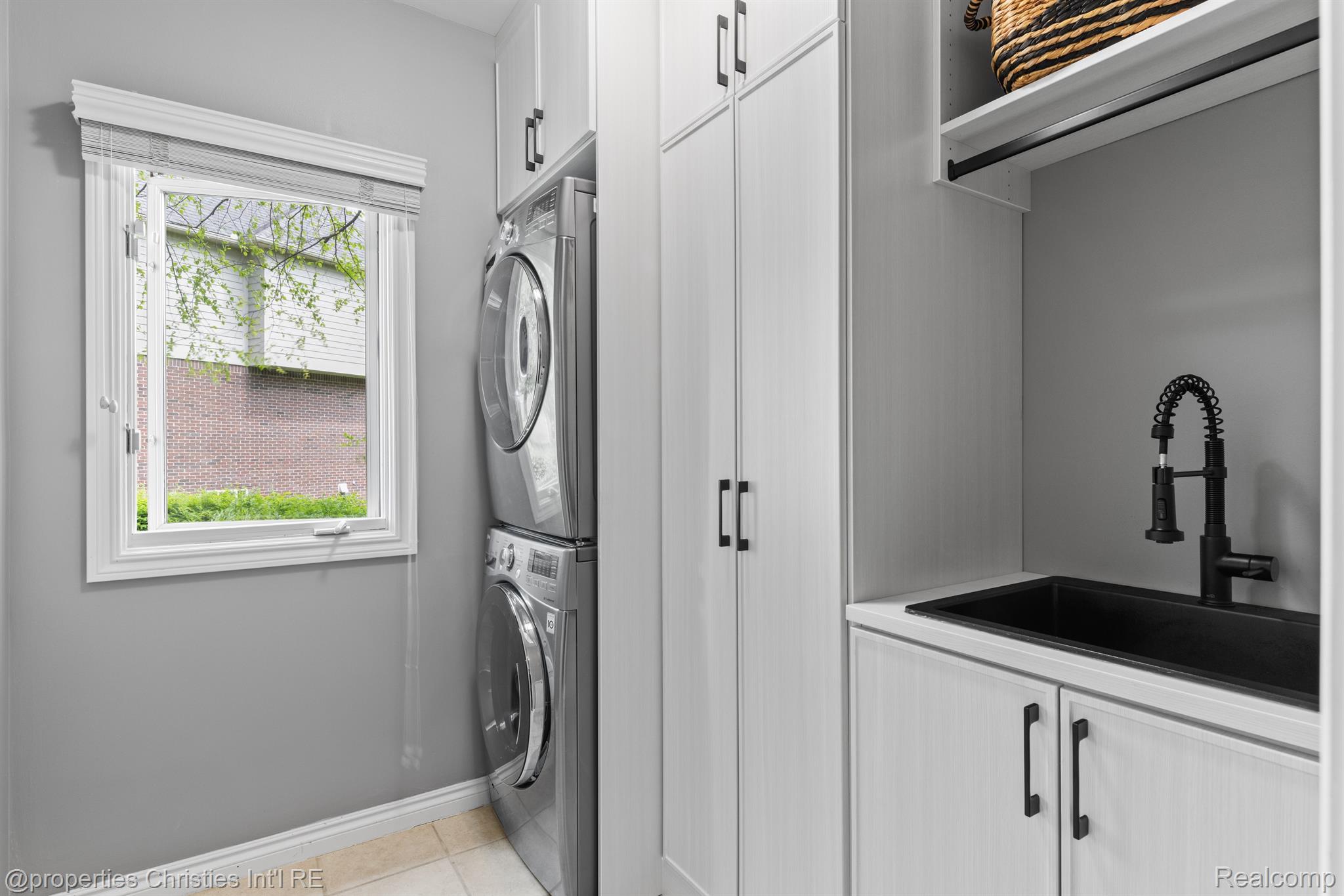 48415 BINGHAMPTON Drive