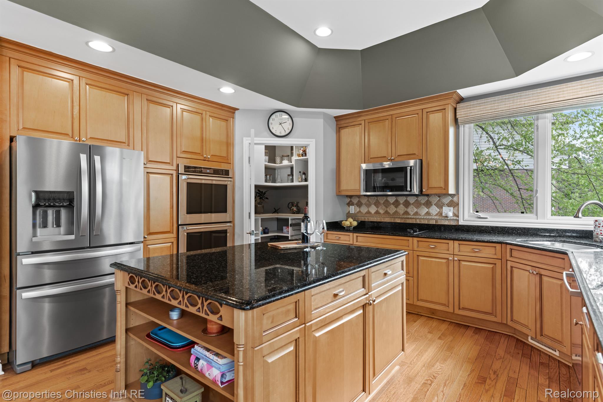 48415 BINGHAMPTON Drive