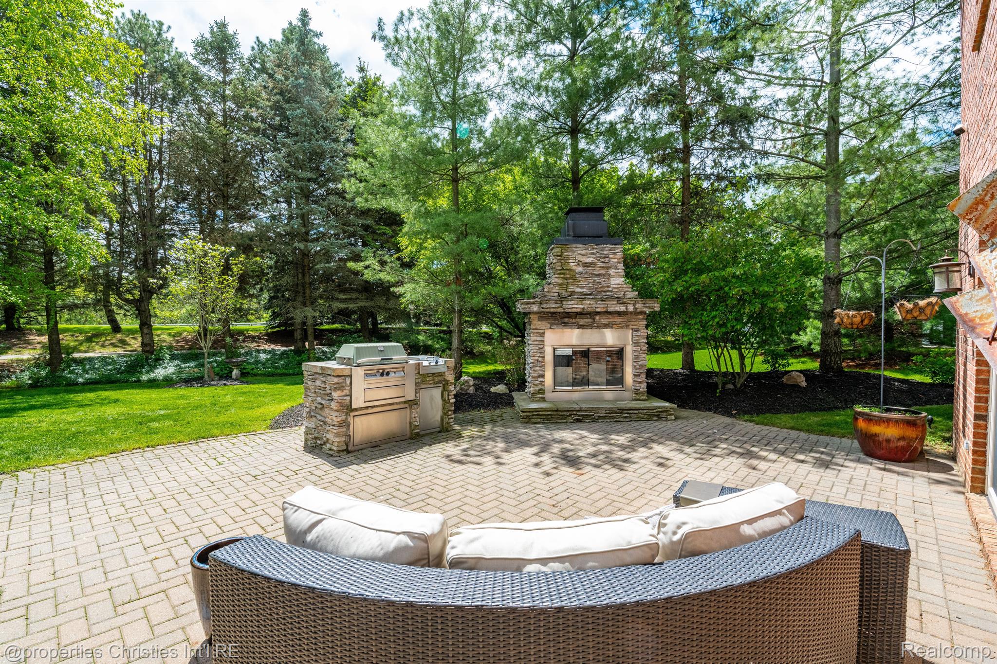 48415 BINGHAMPTON Drive