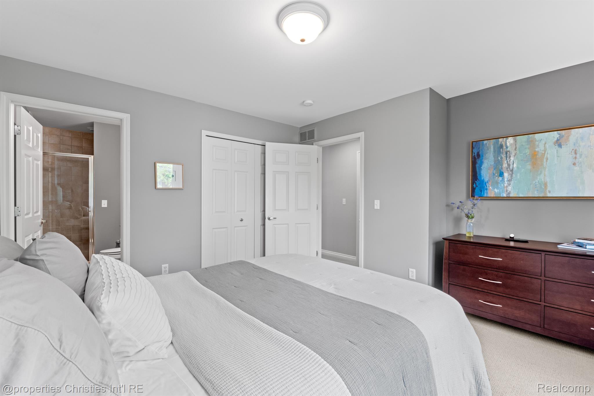 48415 BINGHAMPTON Drive