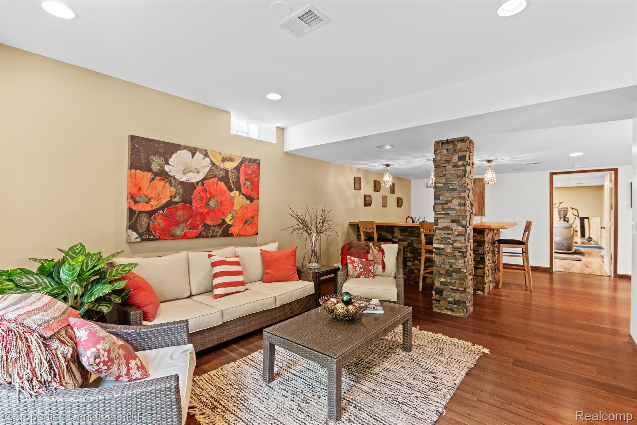 48415 BINGHAMPTON Drive