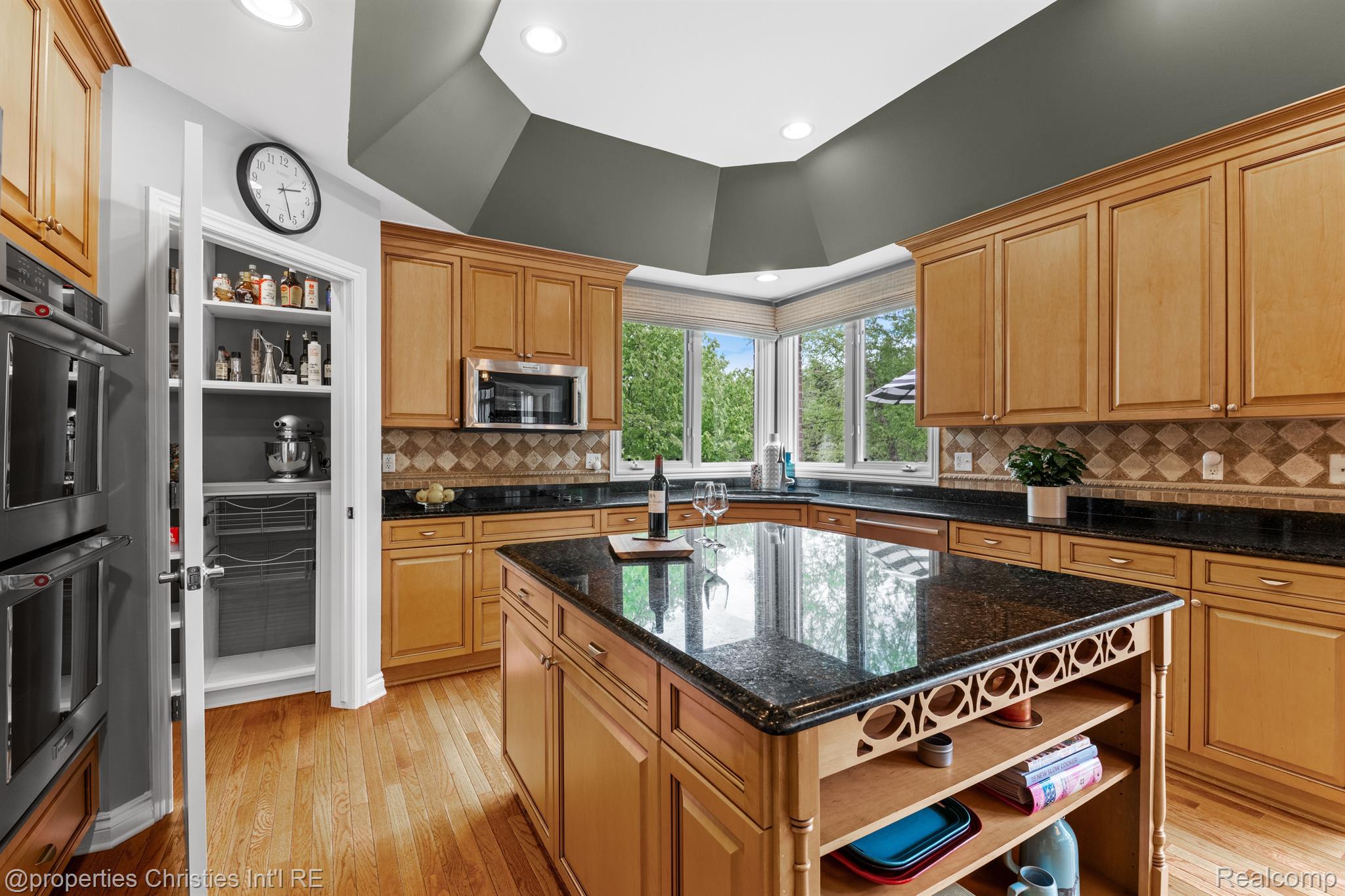 48415 BINGHAMPTON Drive