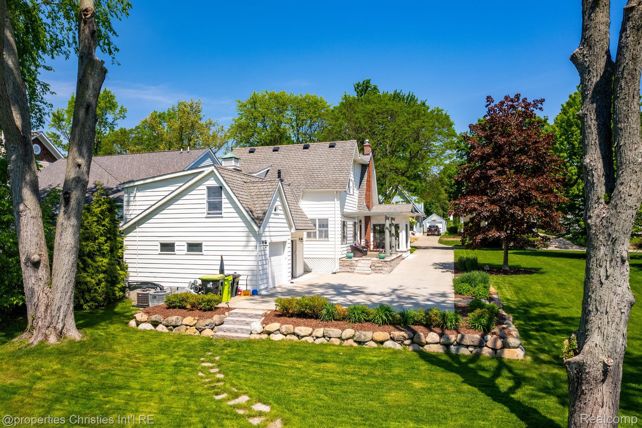 745 SPRING Drive