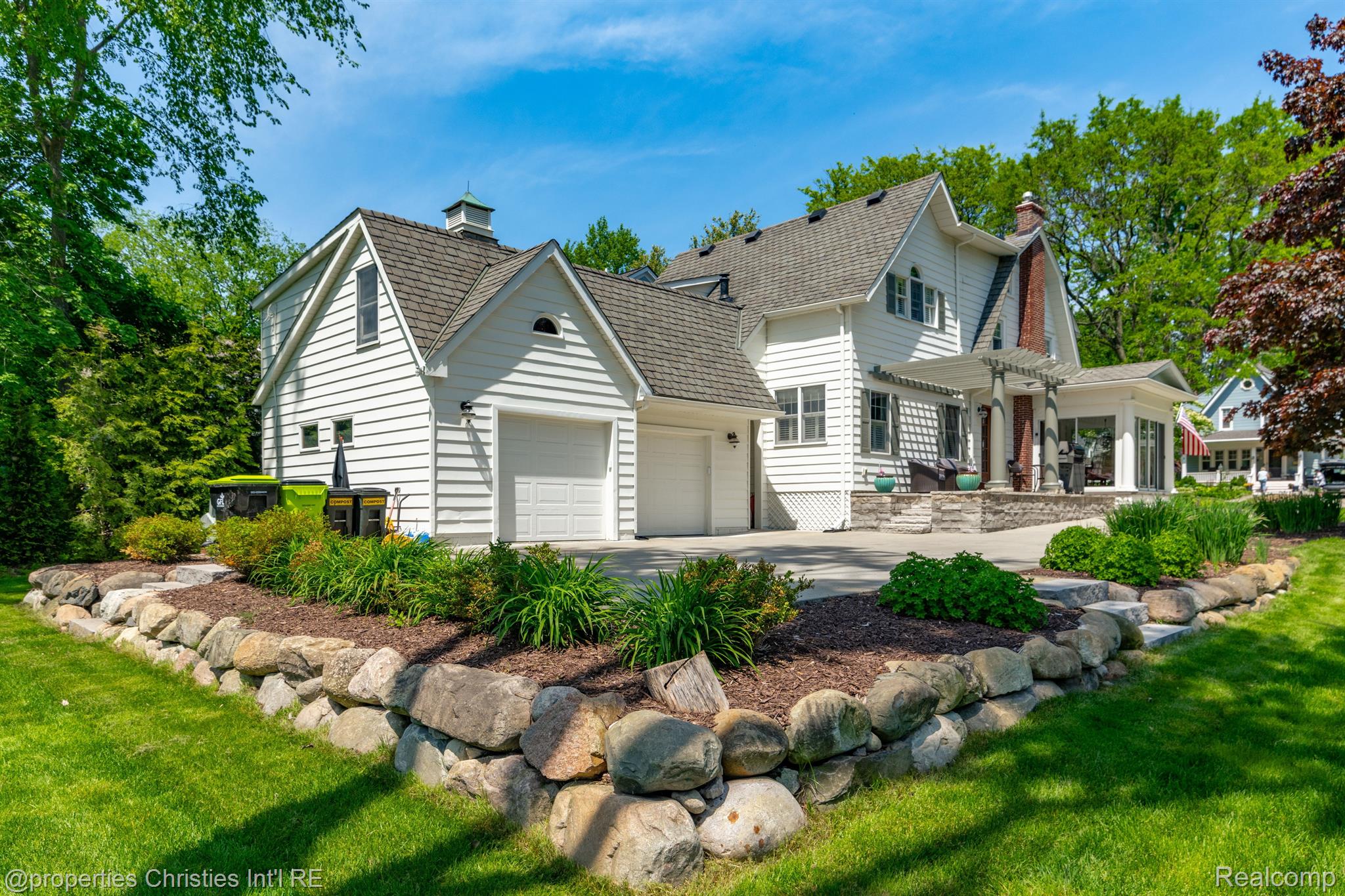 745 SPRING Drive