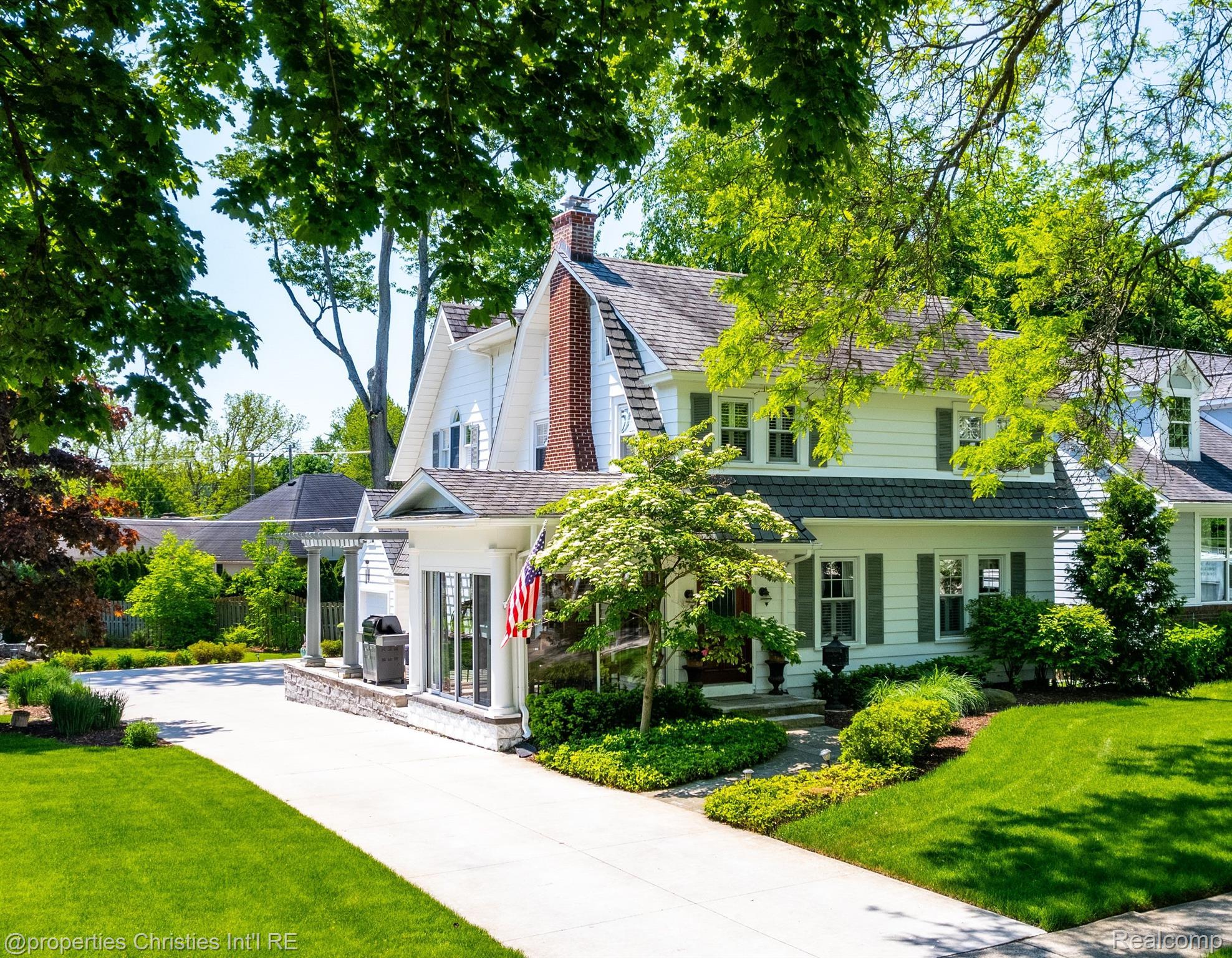 745 SPRING Drive