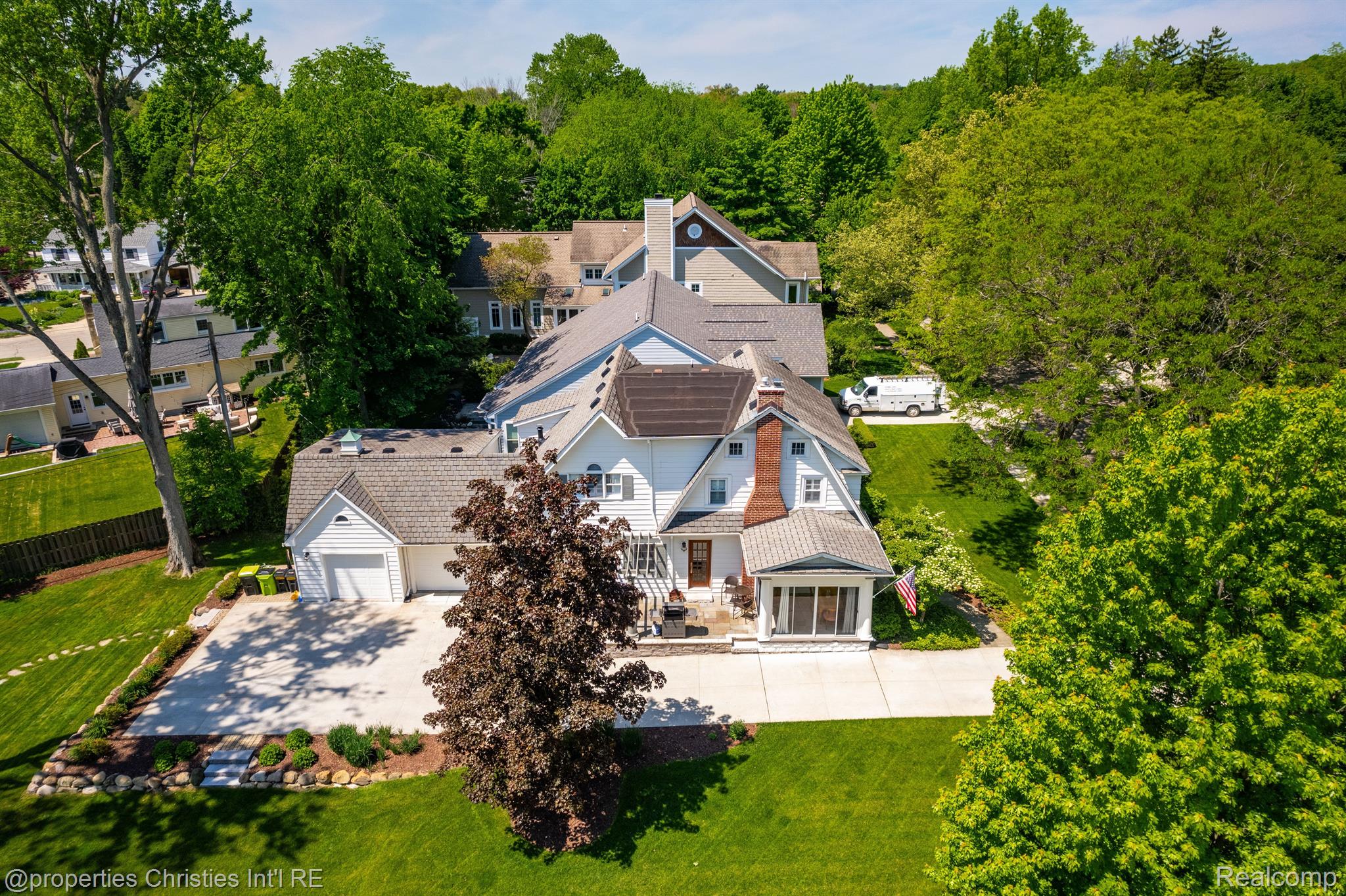 745 SPRING Drive