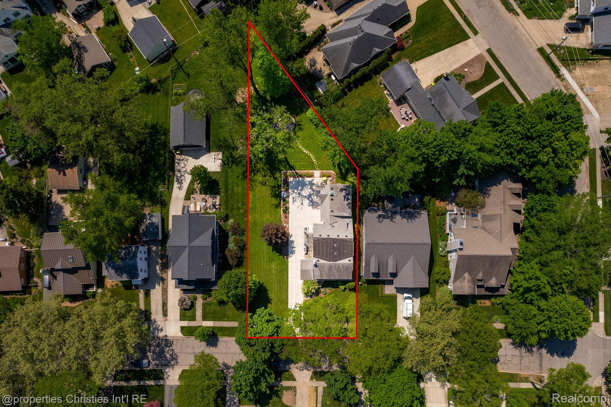 745 SPRING Drive