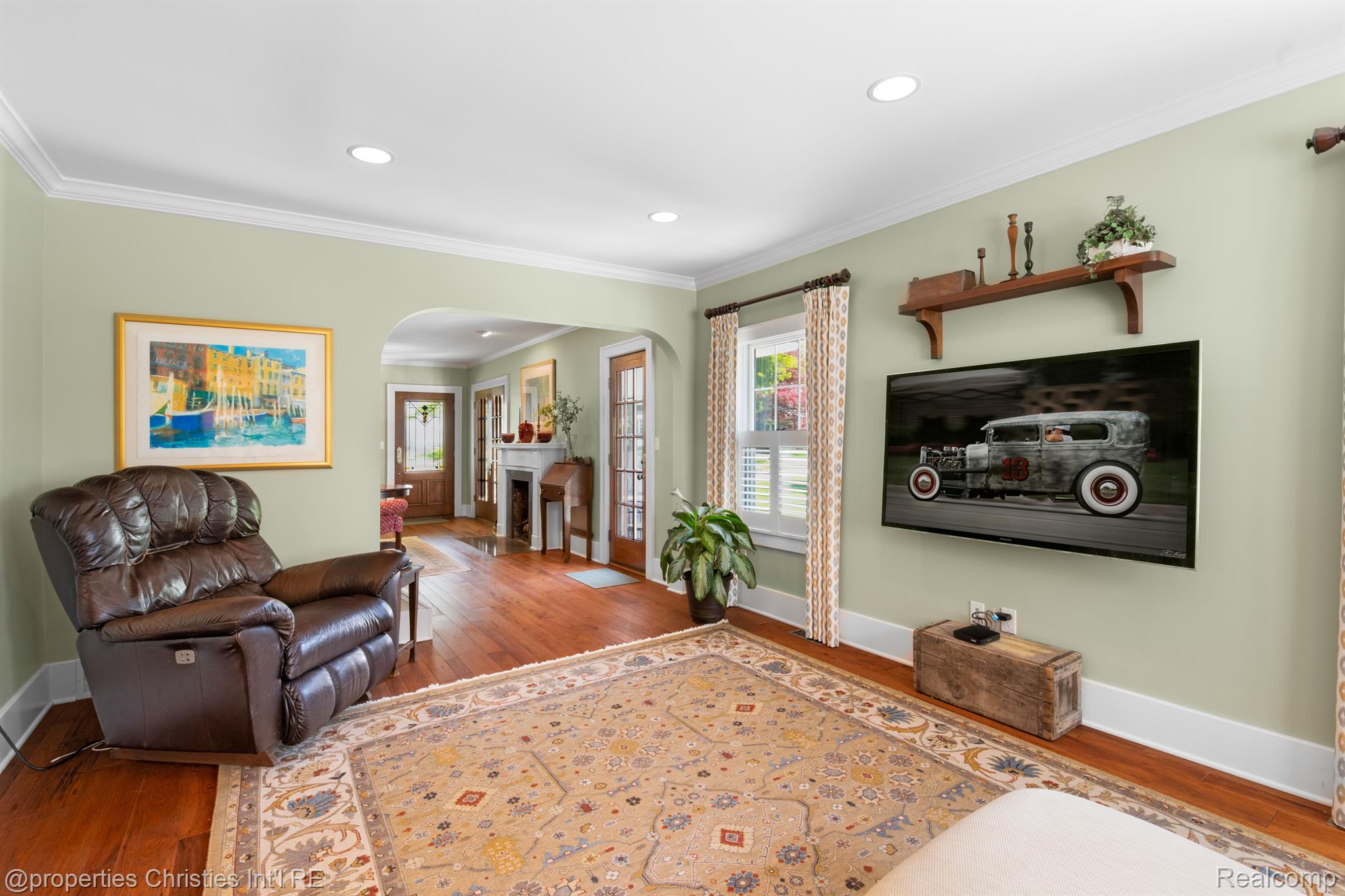 745 SPRING Drive