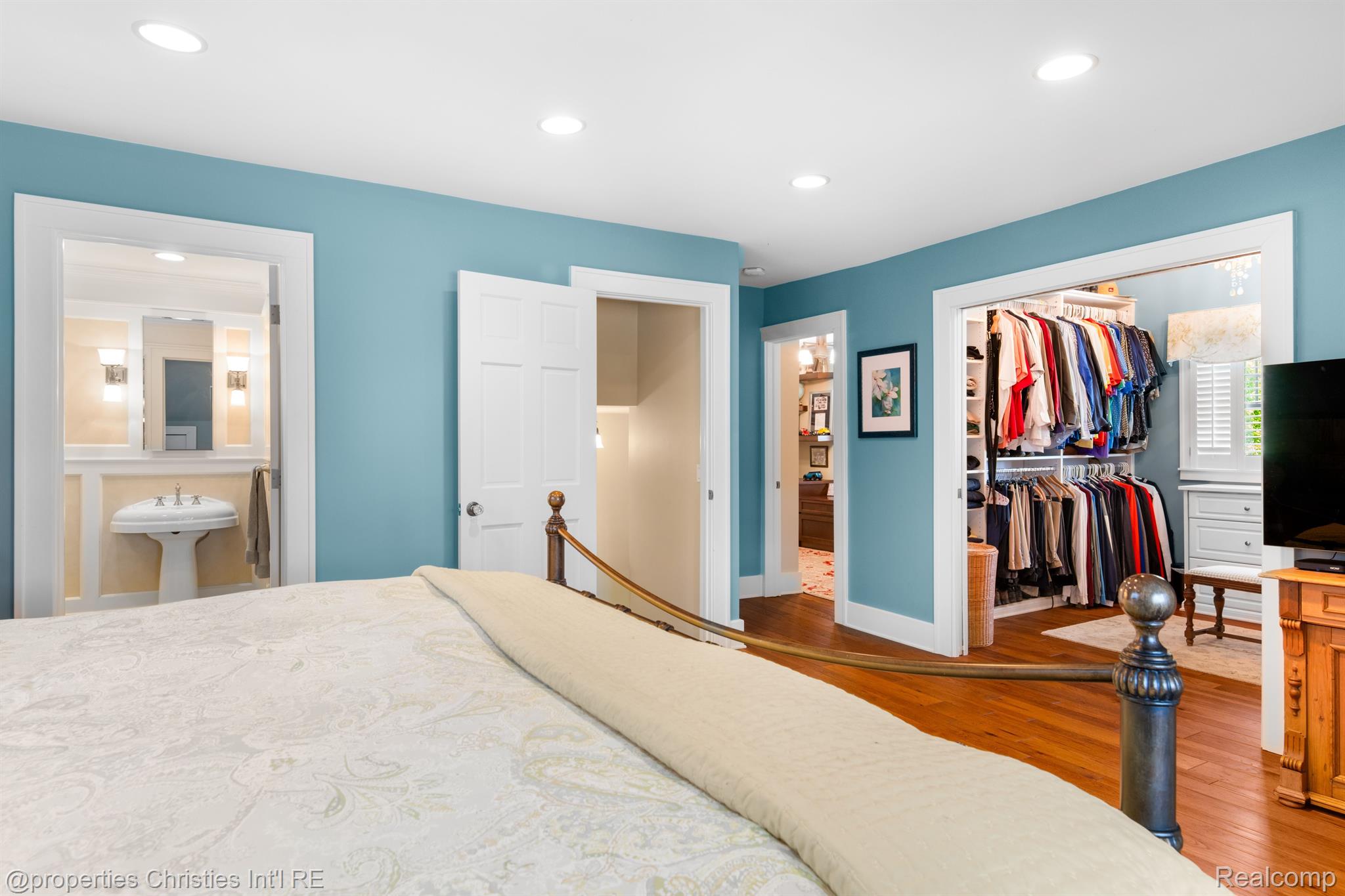 745 SPRING Drive
