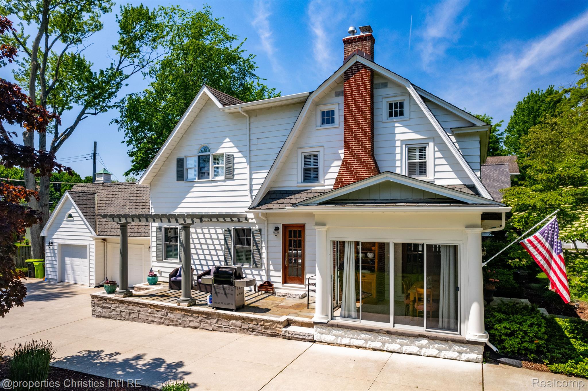 745 SPRING Drive