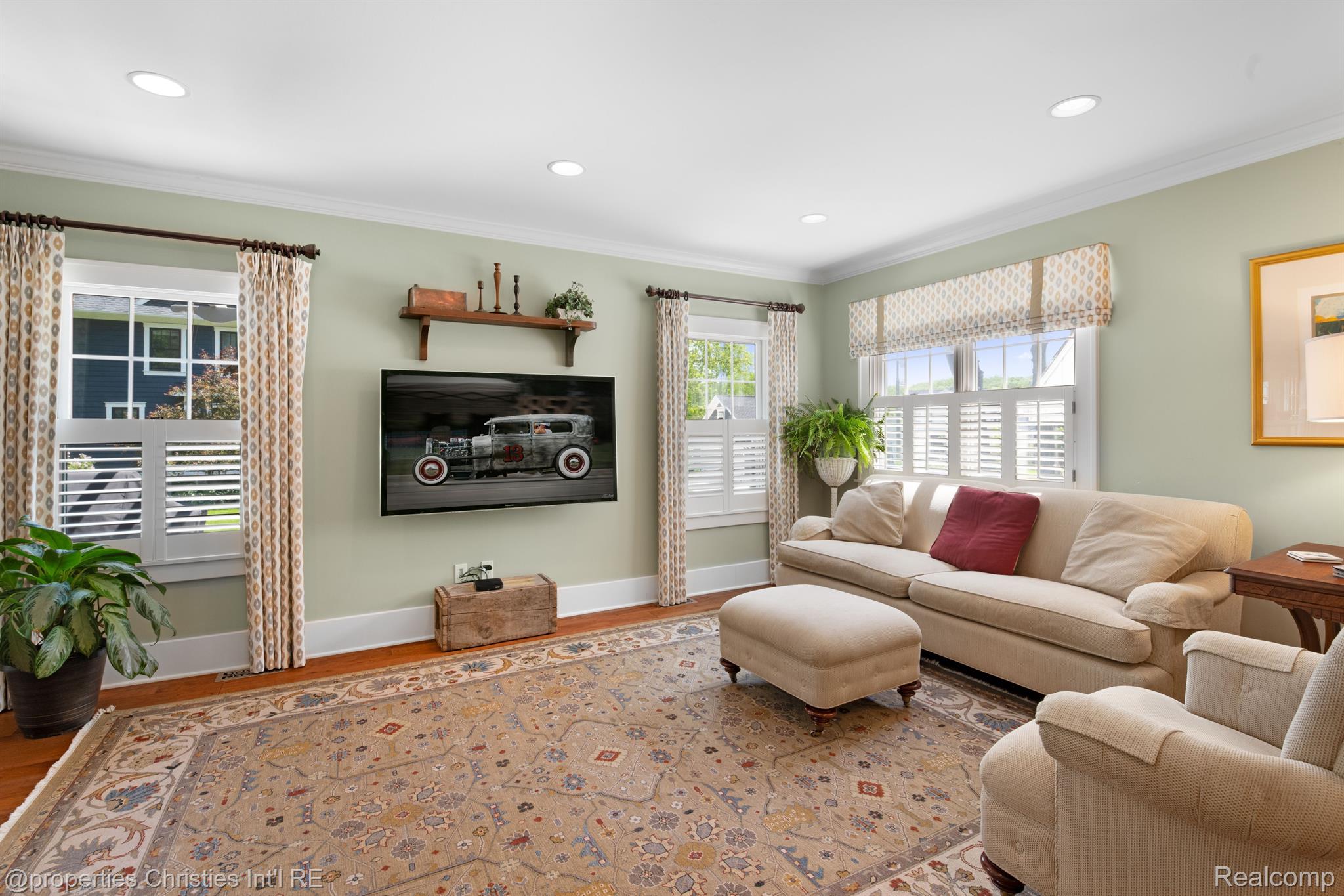 745 SPRING Drive