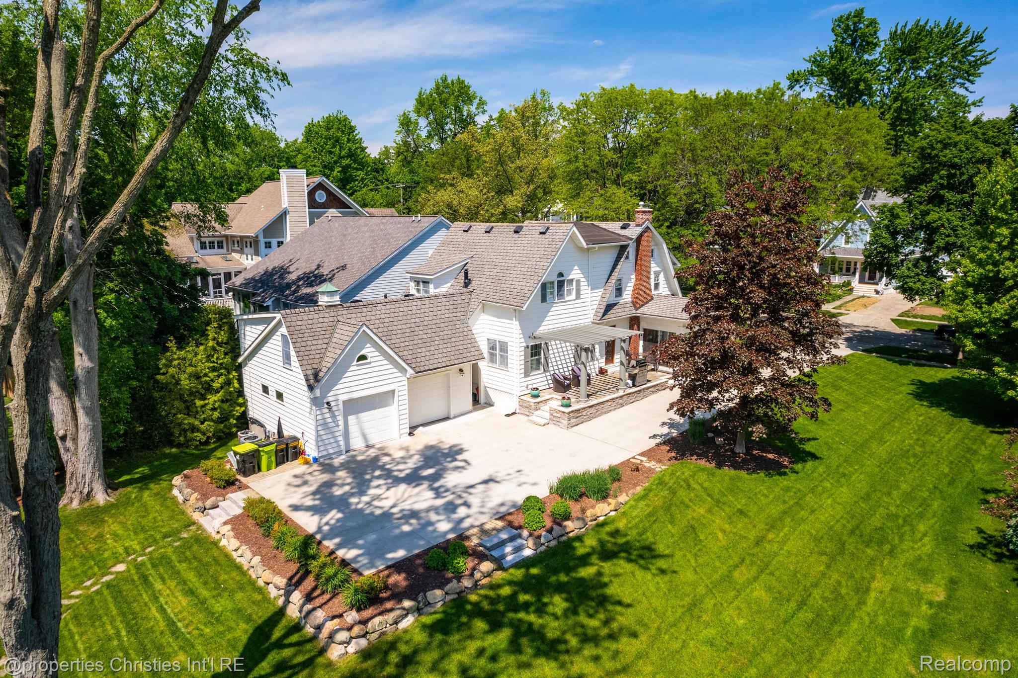 745 SPRING Drive