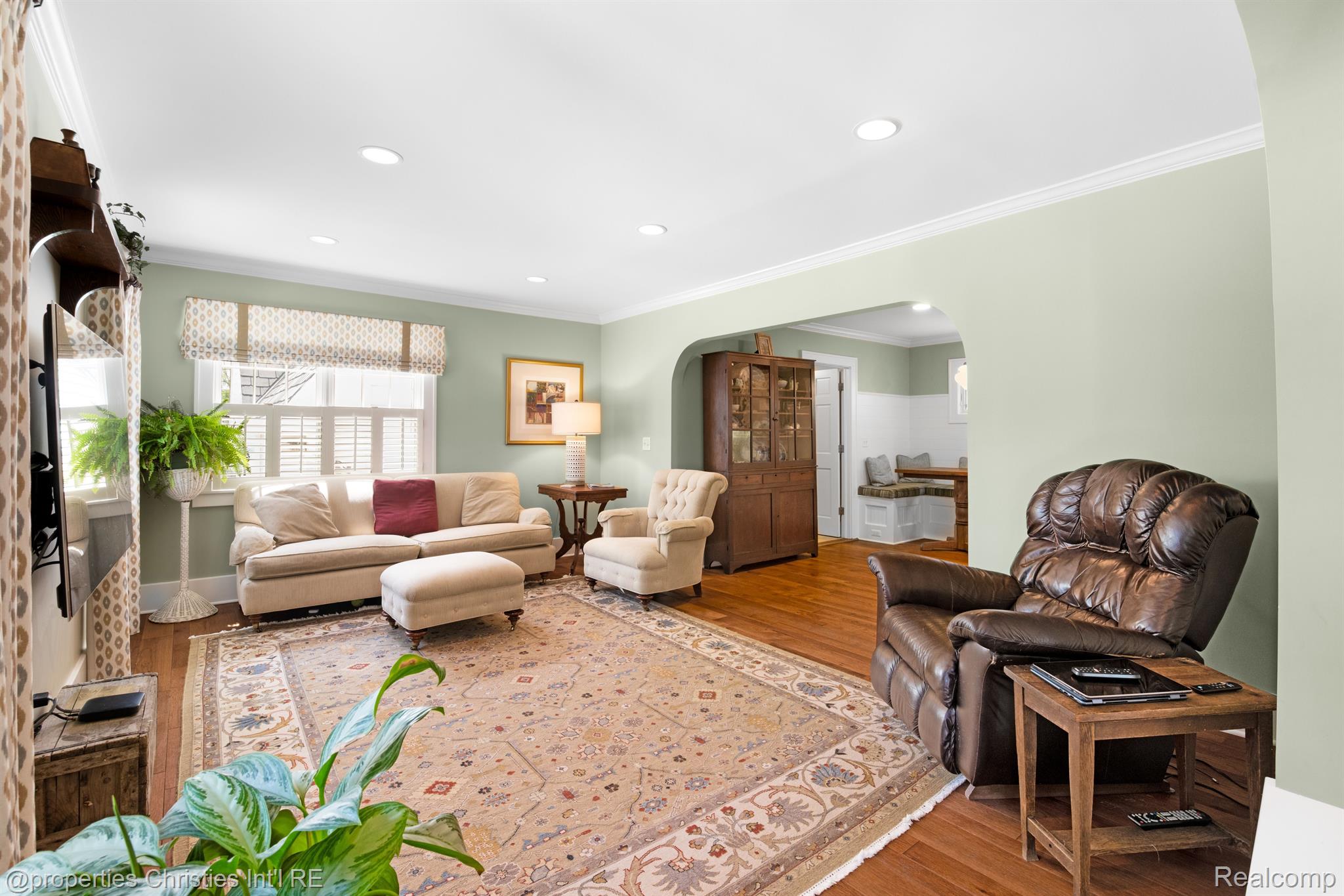 745 SPRING Drive