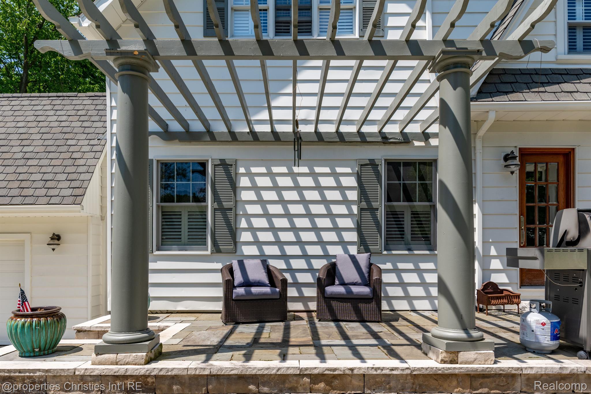 745 SPRING Drive