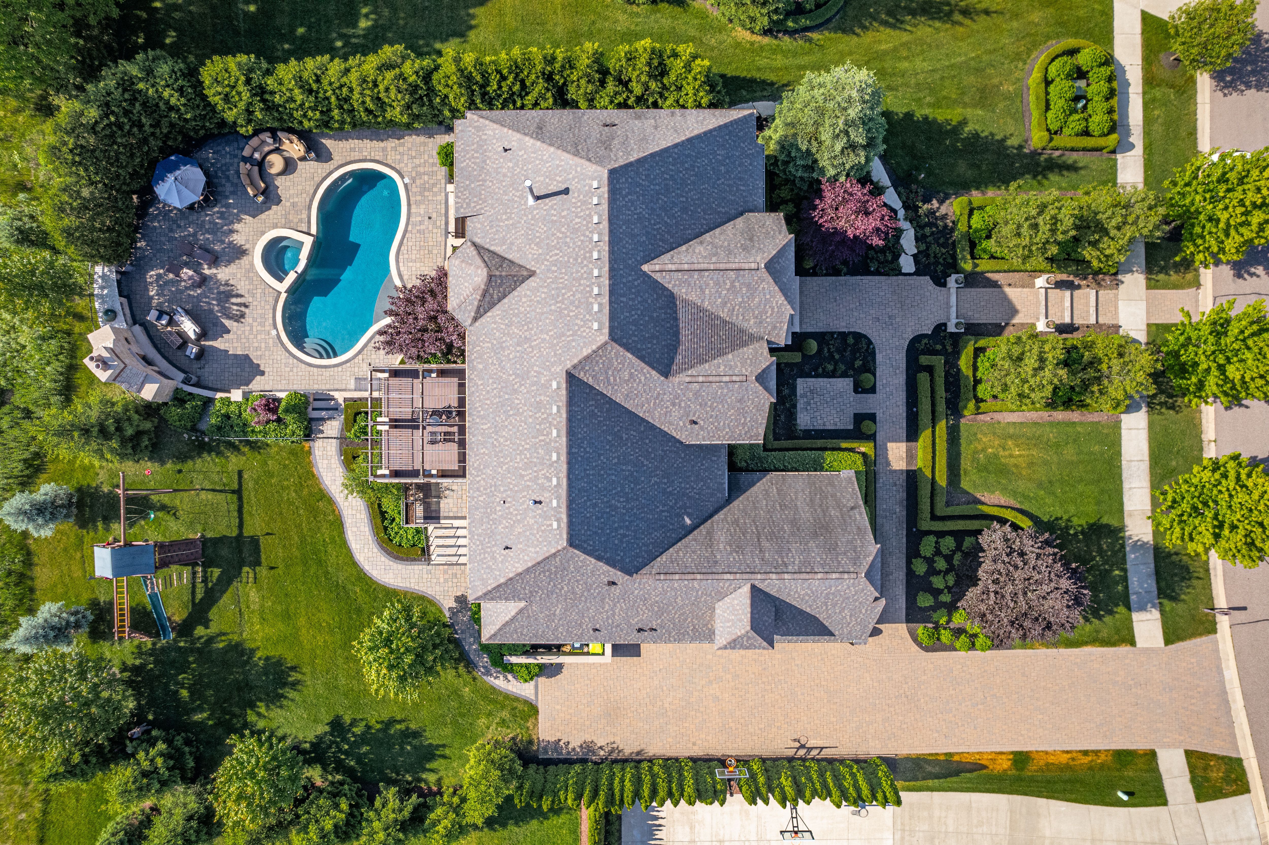48887 VENETO Drive