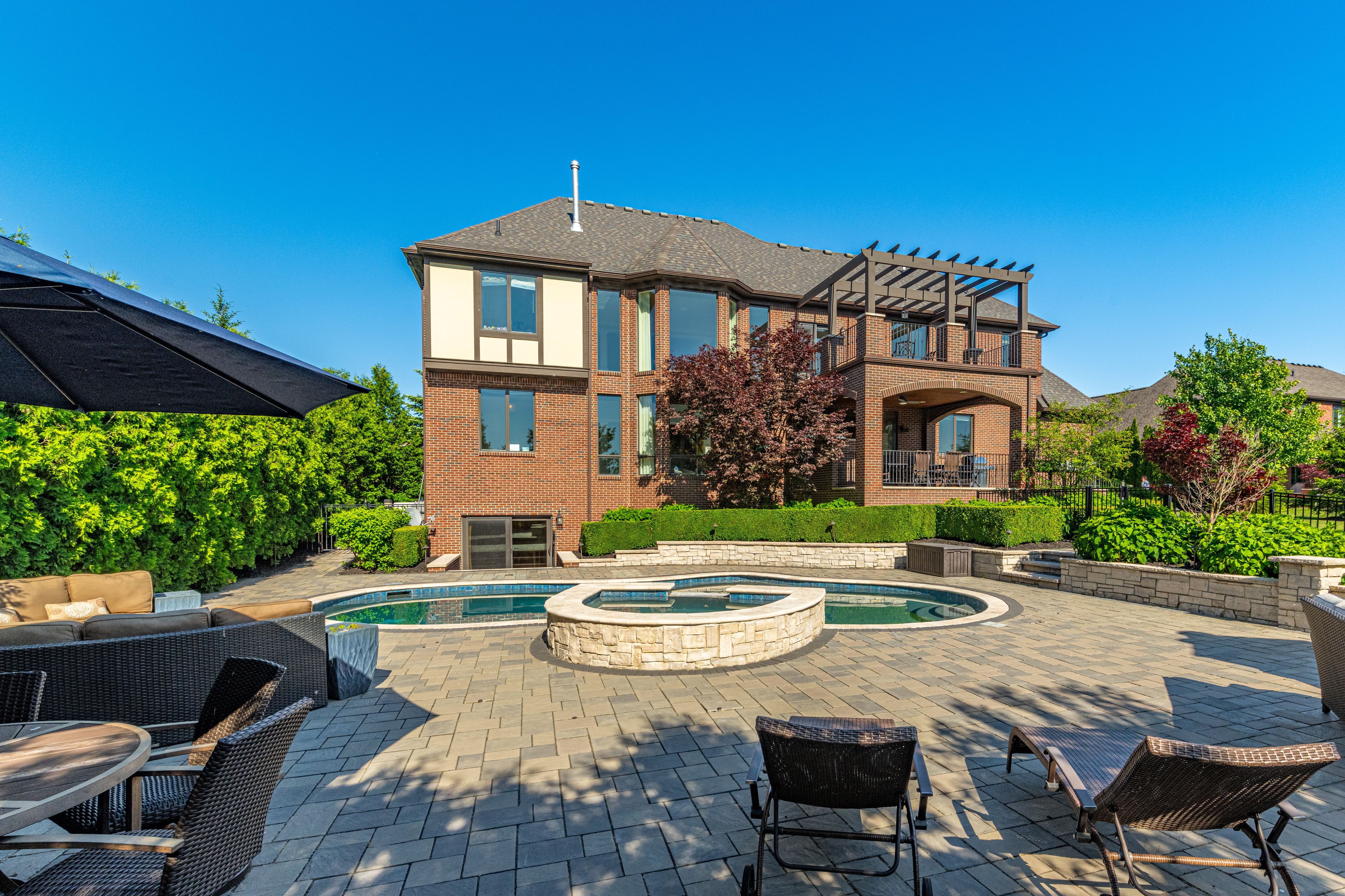 48887 VENETO Drive