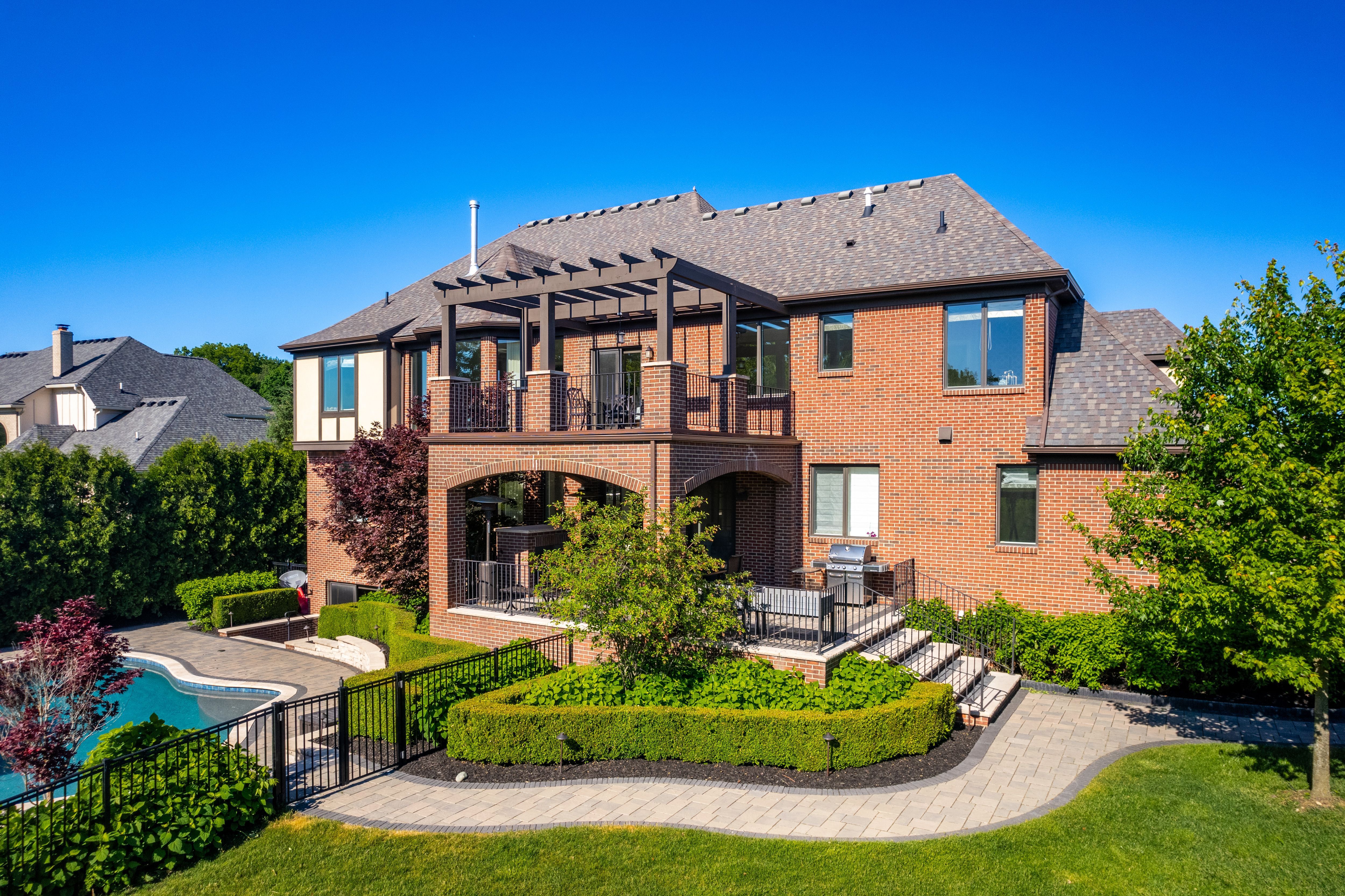 48887 VENETO Drive